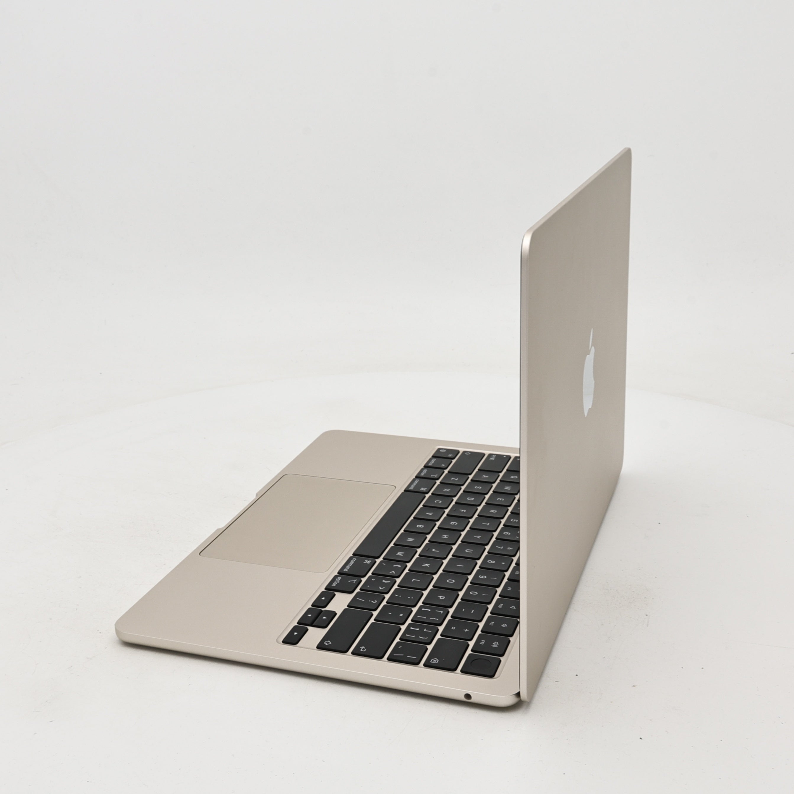 95新 Apple MacBook Air 22年 13寸 M2（8+10核） 16G RAM 256G SSD 星光色