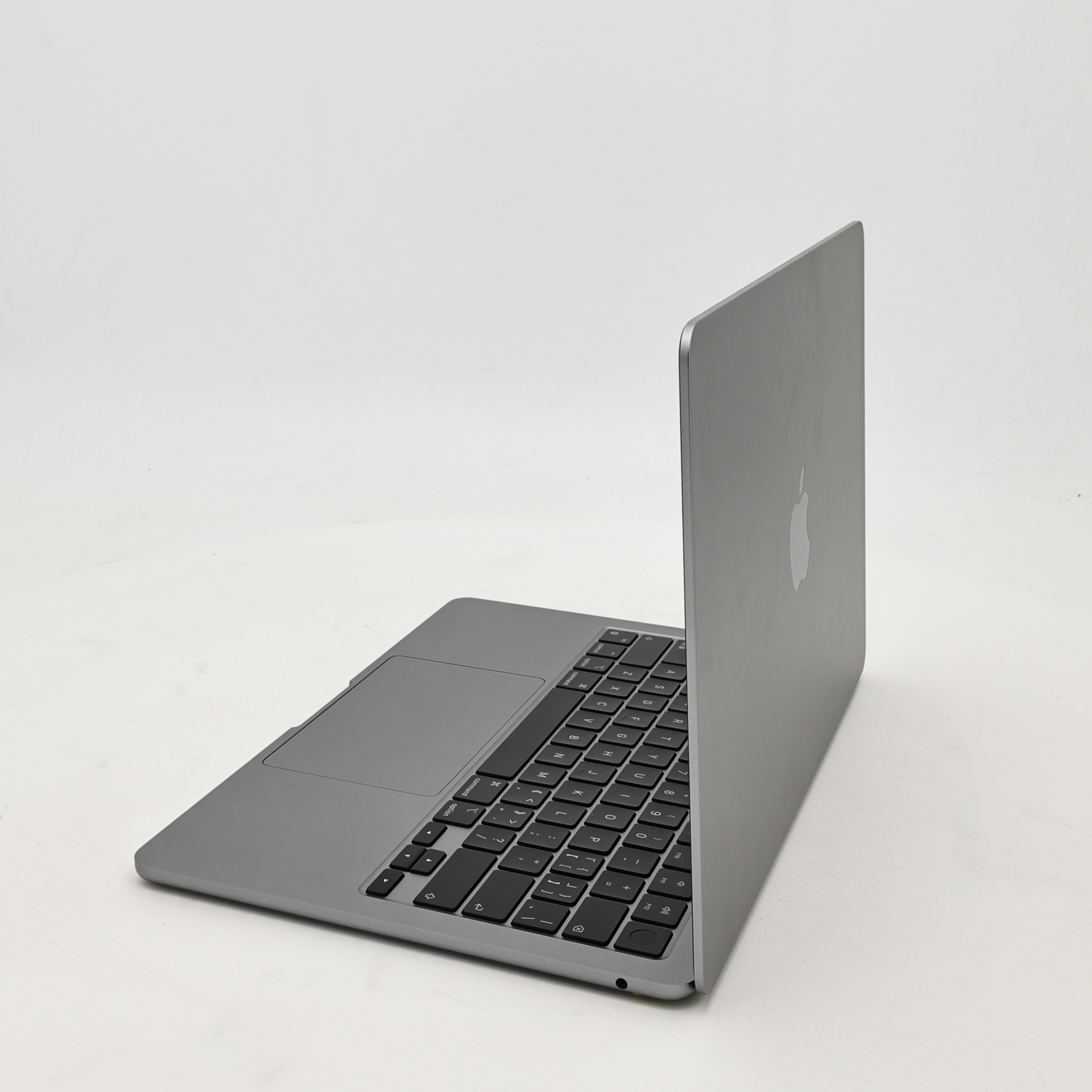 95新 Apple MacBook Air 22年 13寸 M2（8+8核） 8G RAM 256G SSD 深空灰色
