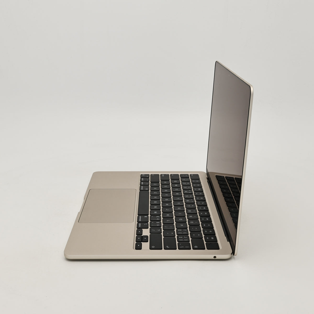 95新 Apple MacBook Air 22年 13寸 M2（8+8核） 8G RAM 256G SSD 星光色