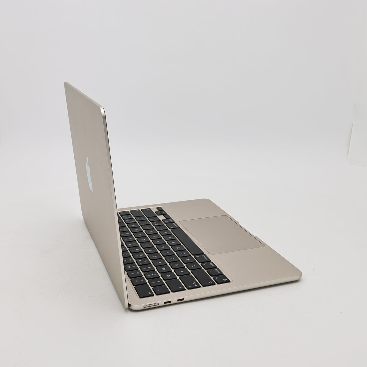 95新 Apple MacBook Air 22年 13寸 M2（8+8核） 8G RAM 256G SSD 星光色