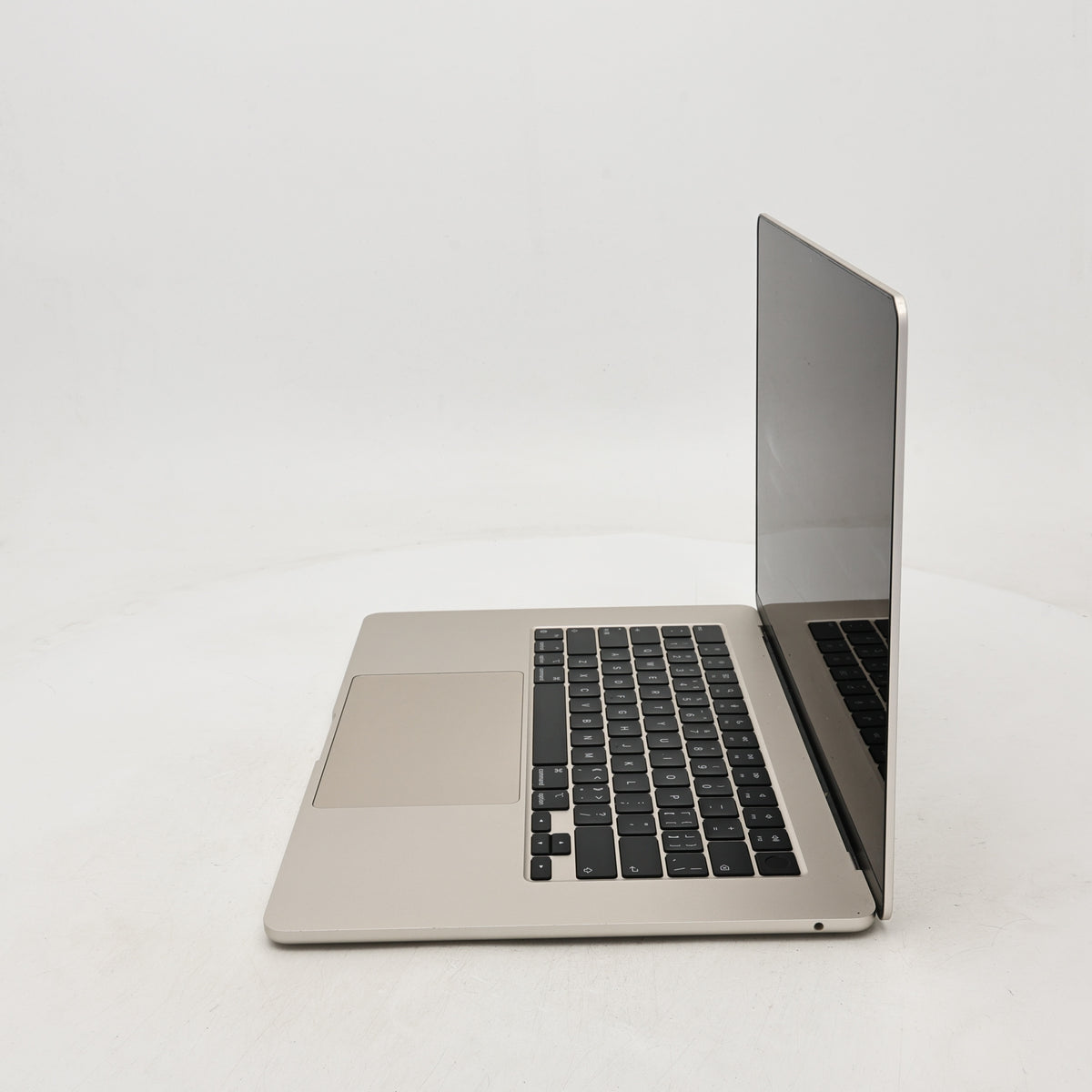 95新 Apple MacBook Air 24年 15寸 M3（8+10核） 8G RAM 256G SSD 銀色