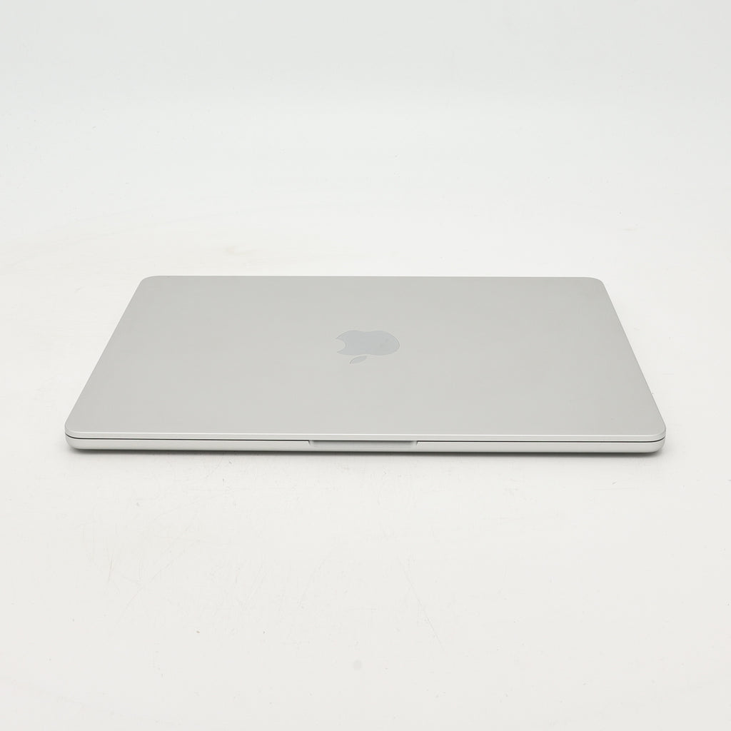 95新 Apple MacBook Air 22年 13寸 M2（8+8核） 8G RAM 256G SSD 銀色