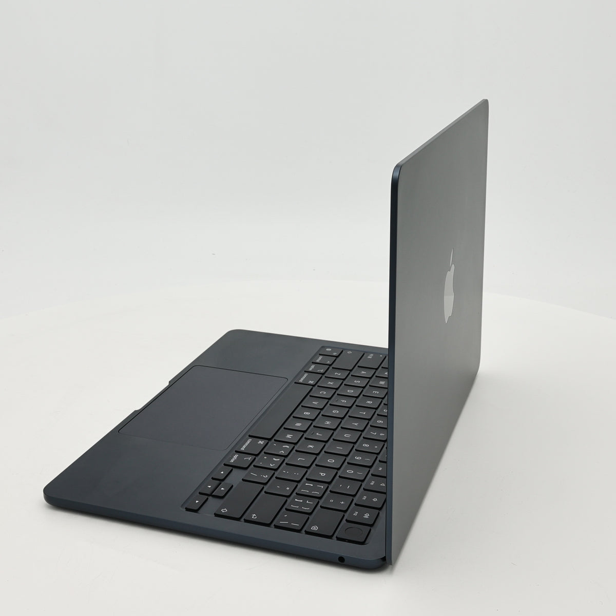 99新 Apple MacBook Air 24年 13寸 M3（8+8核） 8G RAM 256G SSD 午夜色