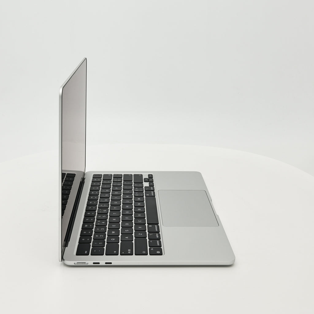 95新 Apple MacBook Air 24年 13寸 M3（8+8核） 8G RAM 256G SSD 銀色