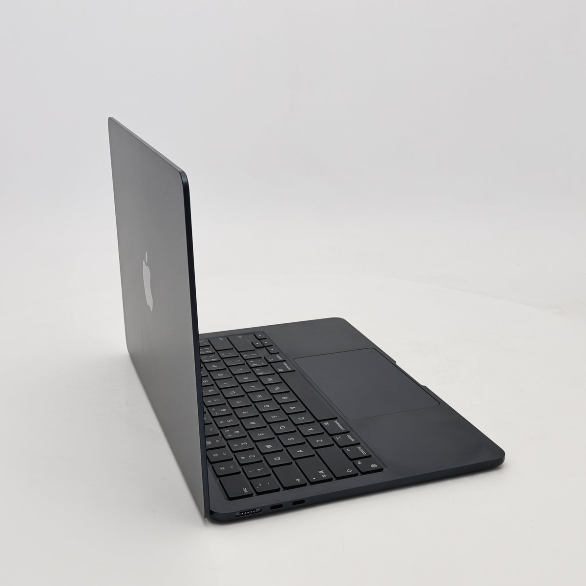95新 Apple MacBook Air 22年 13寸 M2（8+8核） 8G RAM 256G SSD 午夜色
