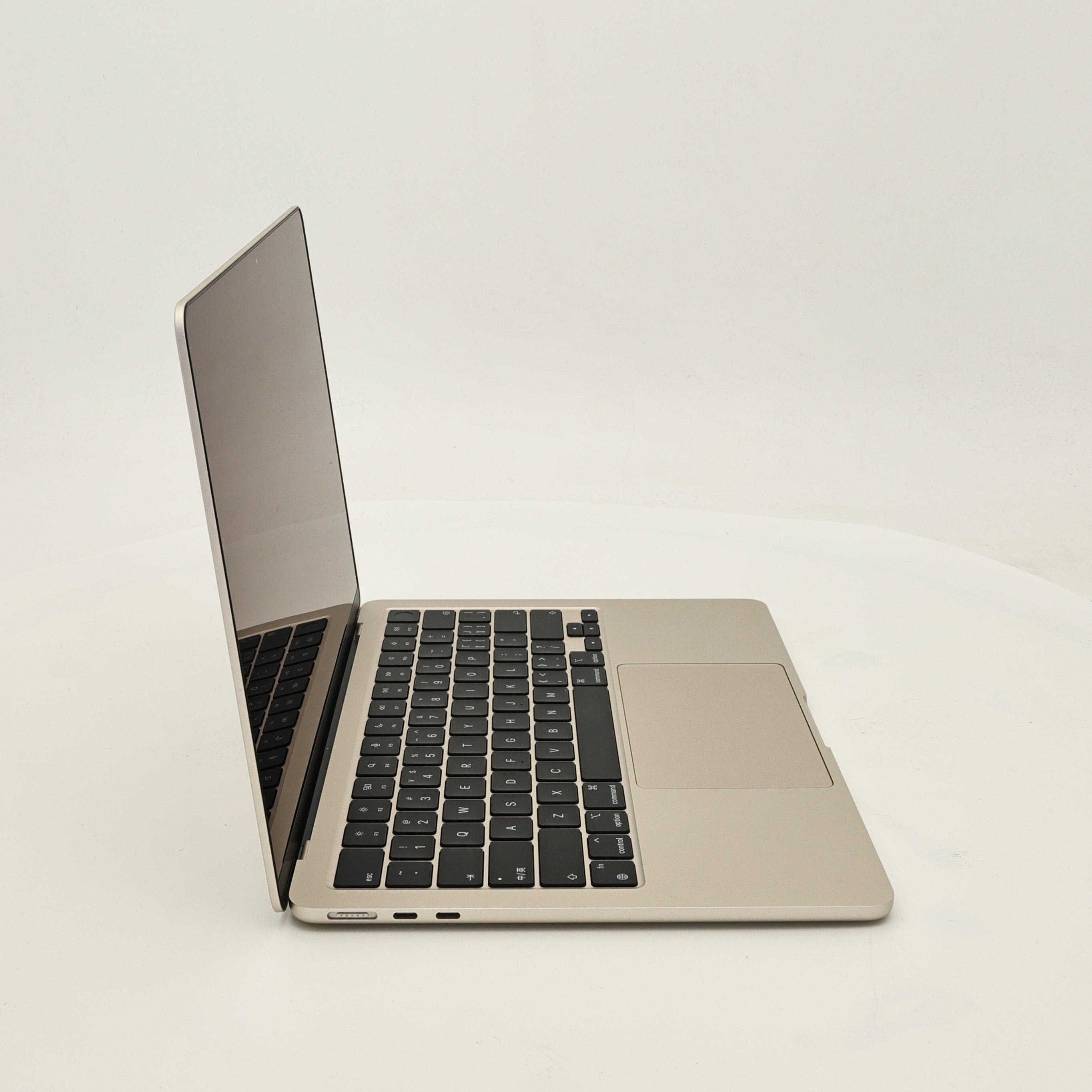 95新 Apple MacBook Air 22年 13寸 M2（8+8核） 16G RAM 256G SSD 星光色