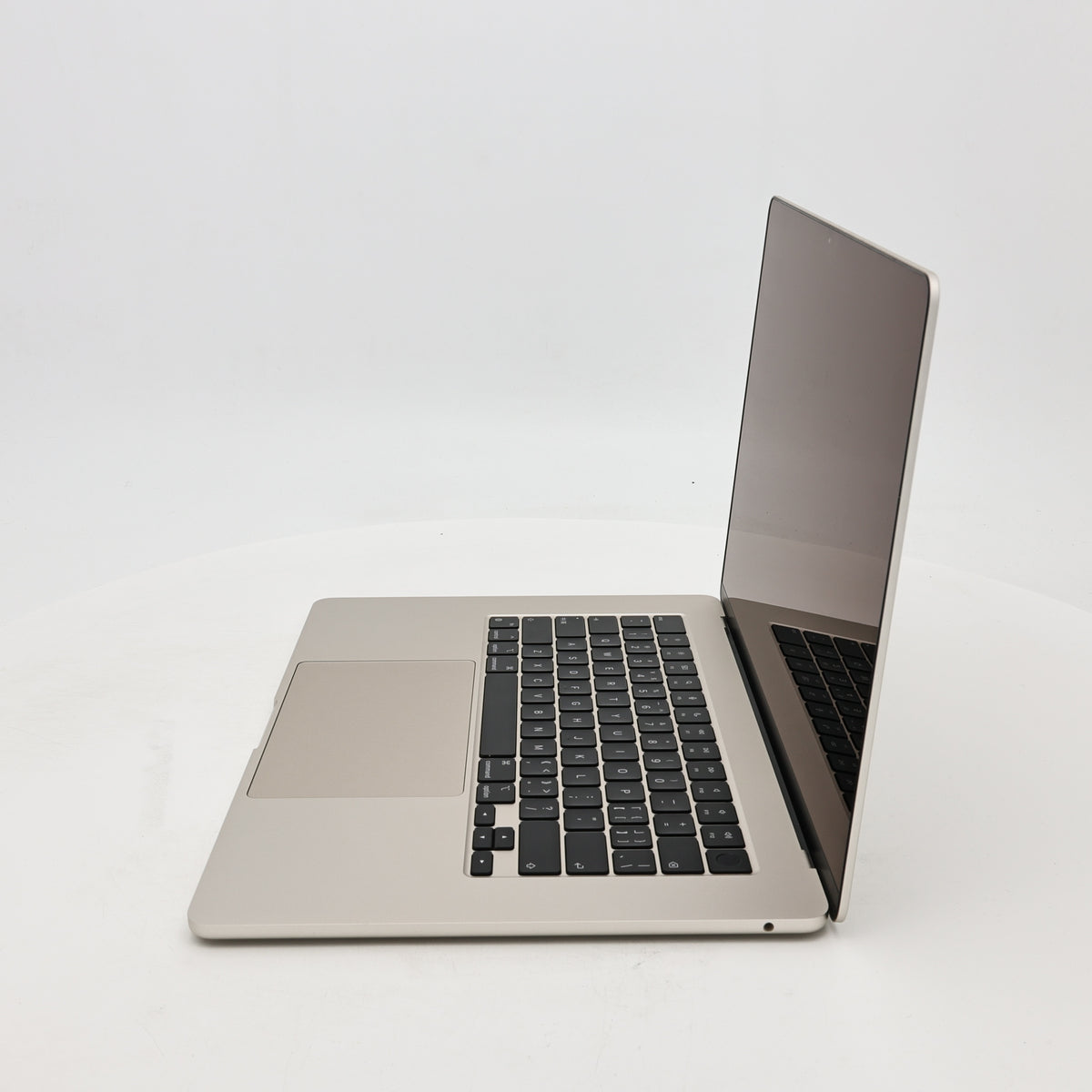 95新 Apple MacBook Air 24年 15寸 M3（8+10核） 8G RAM 256G SSD 星光色