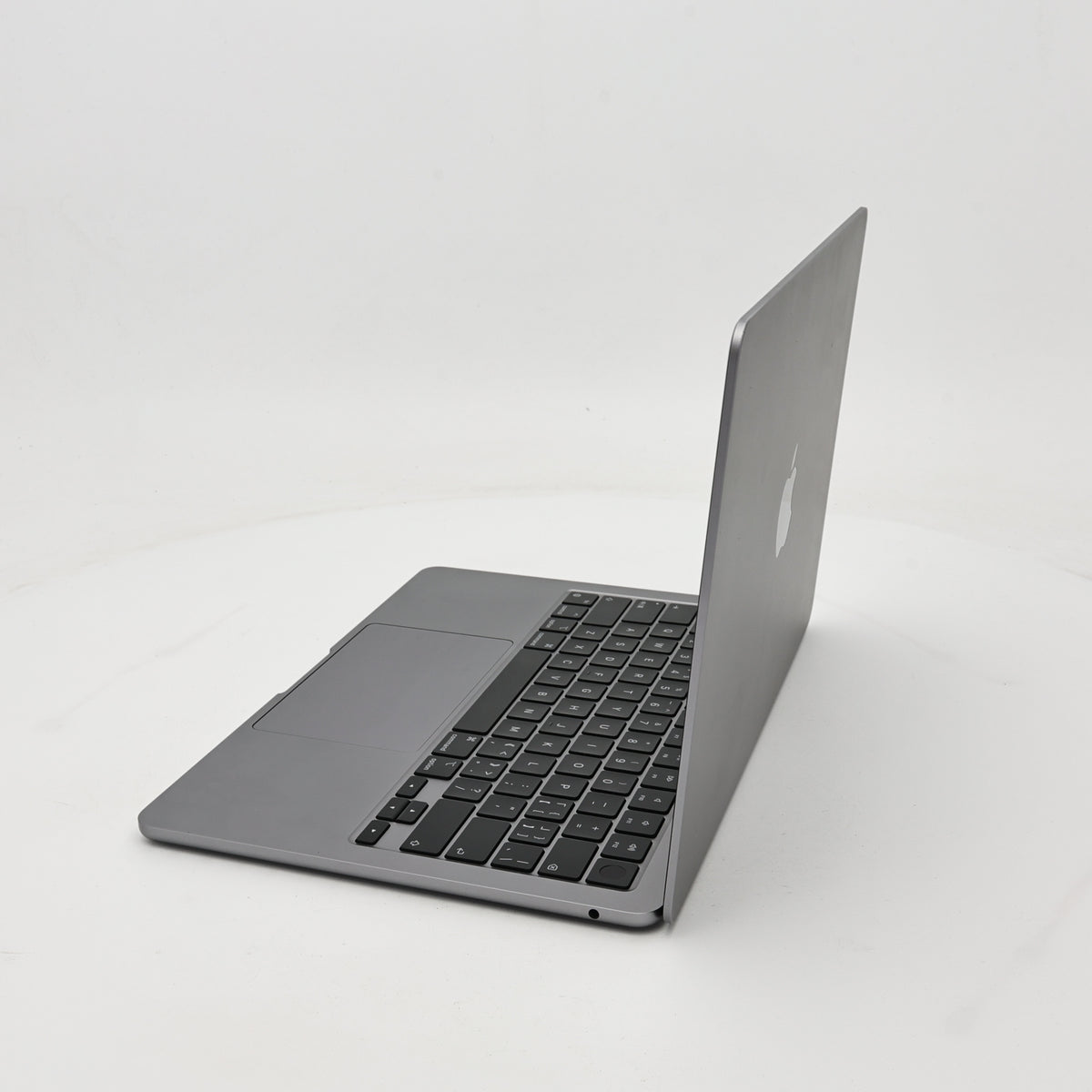 95新 Apple MacBook Air 22年 13寸 M2（8+8核） 16G RAM 256G SSD 深空灰色