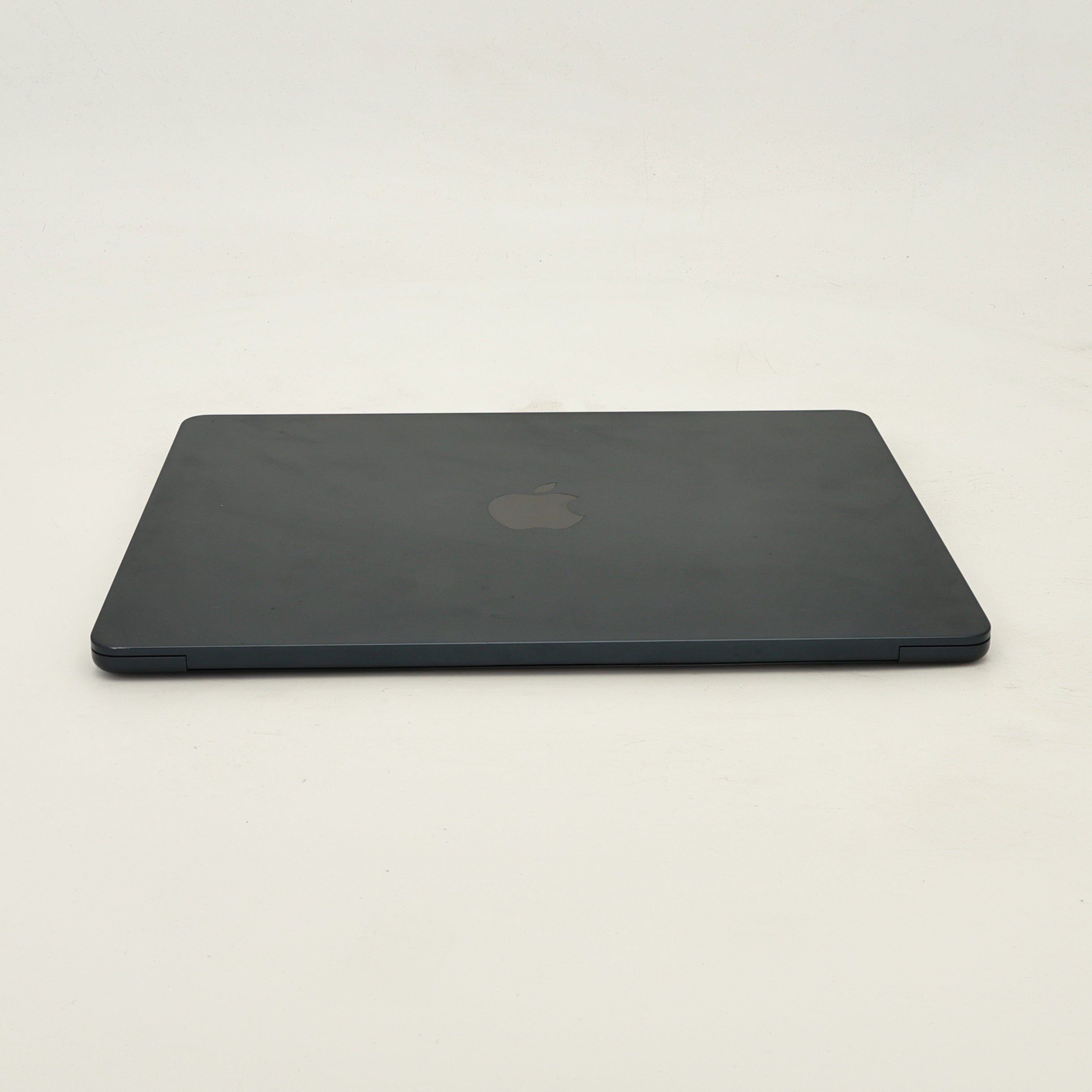 95新 Apple MacBook Air 22年 13寸 M2（8+8核） 8G RAM 256G SSD 午夜色