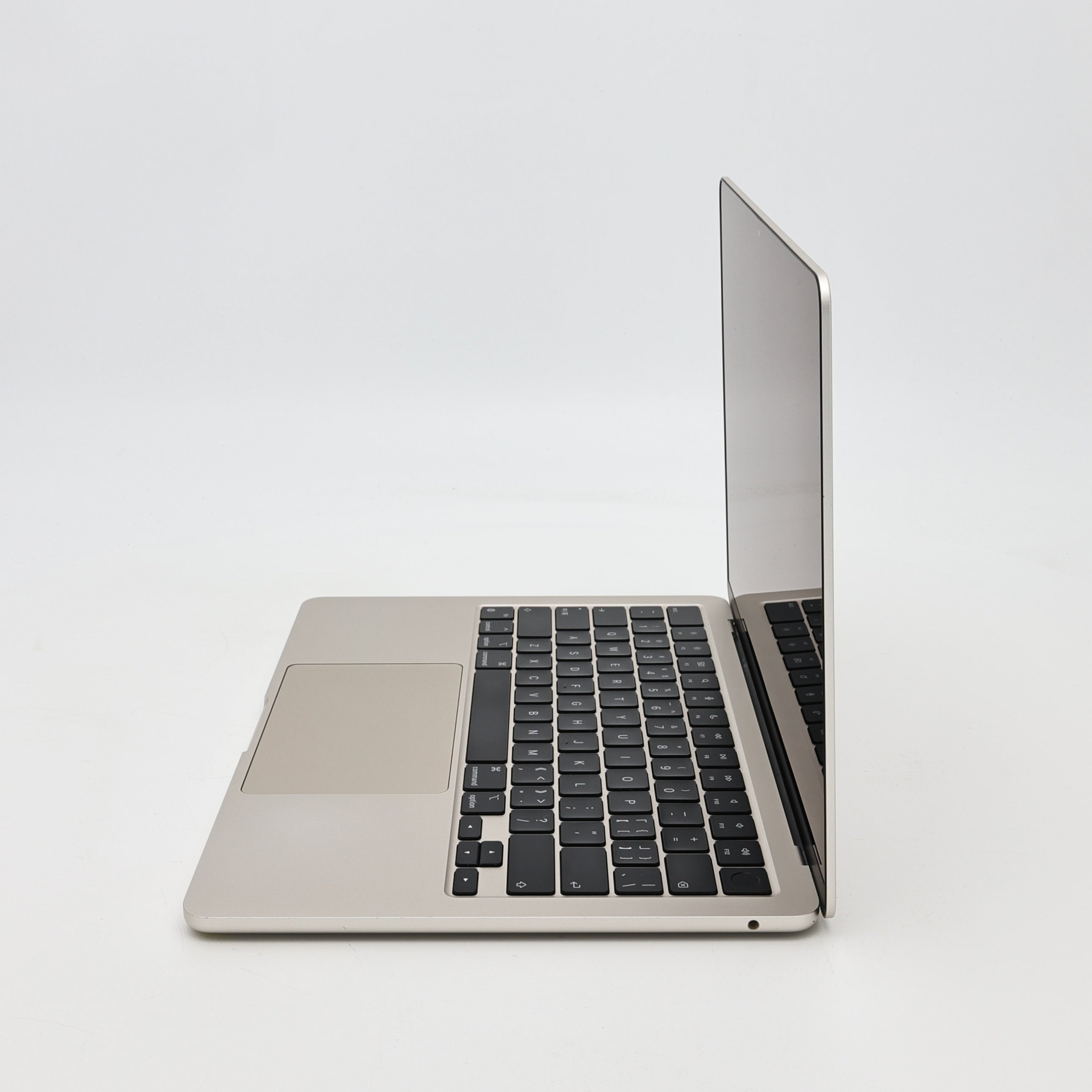 95新 Apple MacBook Air 22年 13寸 M2（8+8核） 8G RAM 256G SSD 星光色
