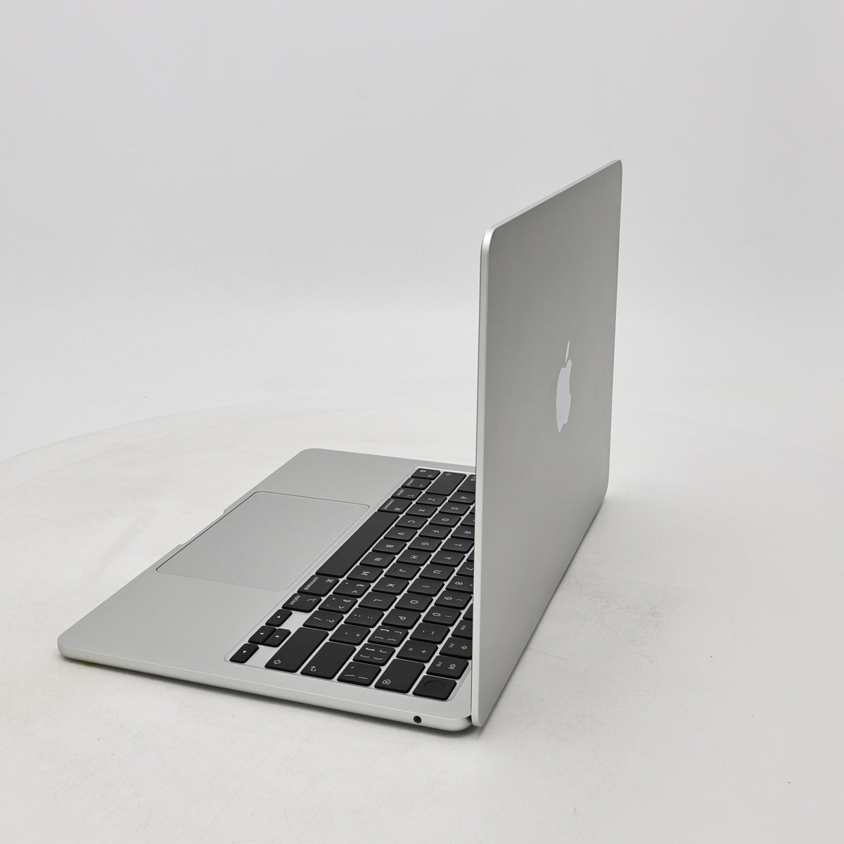 95新 Apple MacBook Air 22年 13寸 M2（8+8核） 8G RAM 256G SSD 銀色