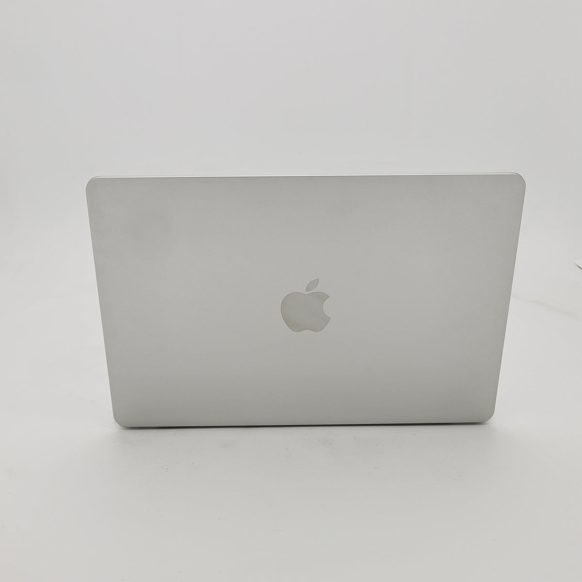 95新 Apple MacBook Air 22年 13寸 M2（8+10核） 8G RAM 512G SSD 銀色