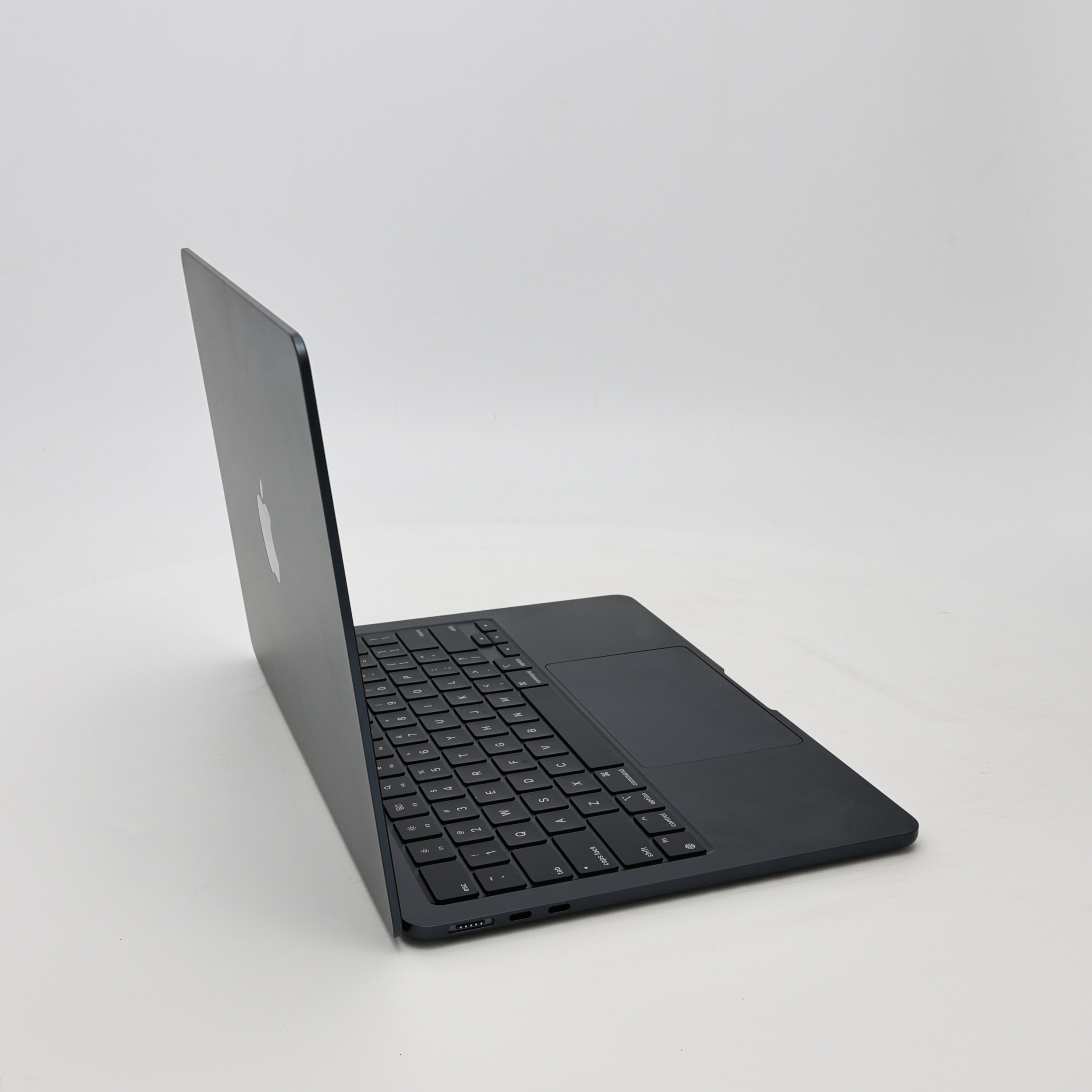 95新 Apple MacBook Air 22年 13寸 M2（8+8核） 8G RAM 256G SSD 午夜色