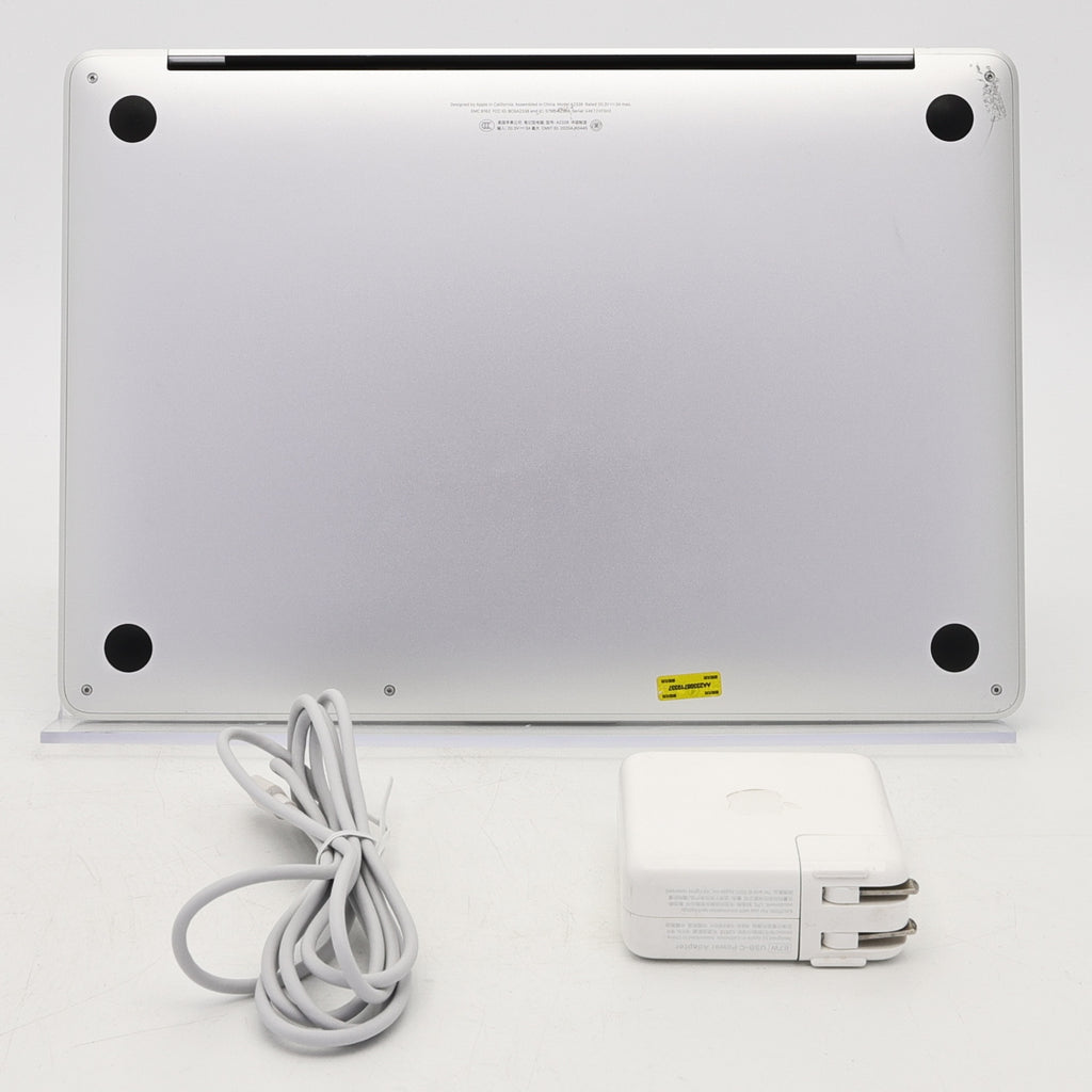 95新 Apple MacBook Pro 22年 13寸 M2（8+10核） 8G RAM 512G SSD 銀色