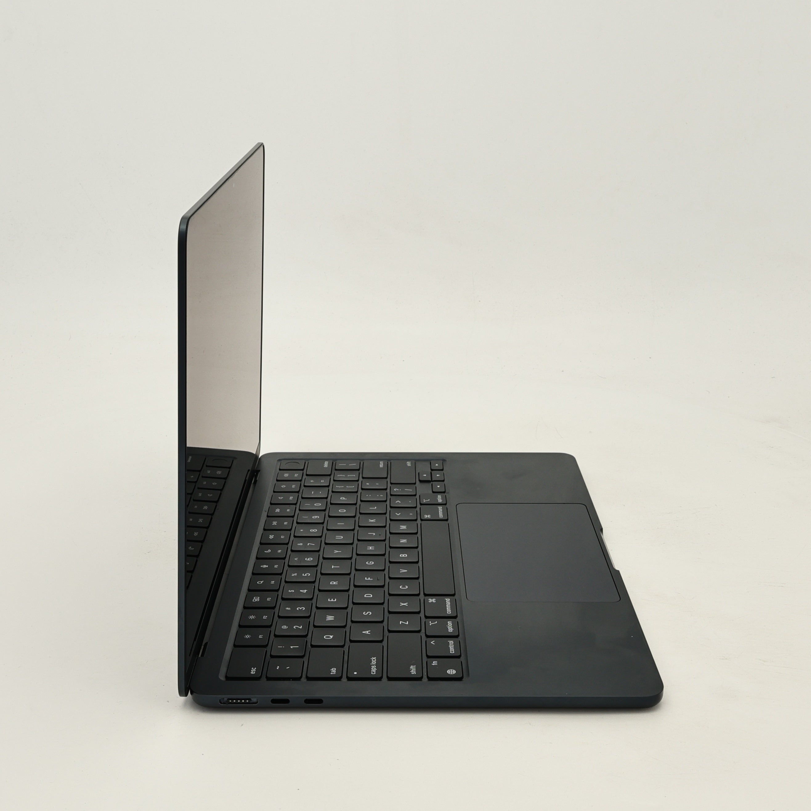 95新 Apple MacBook Air 22年 13寸 M2（8+8核） 8G RAM 256G SSD 午夜色