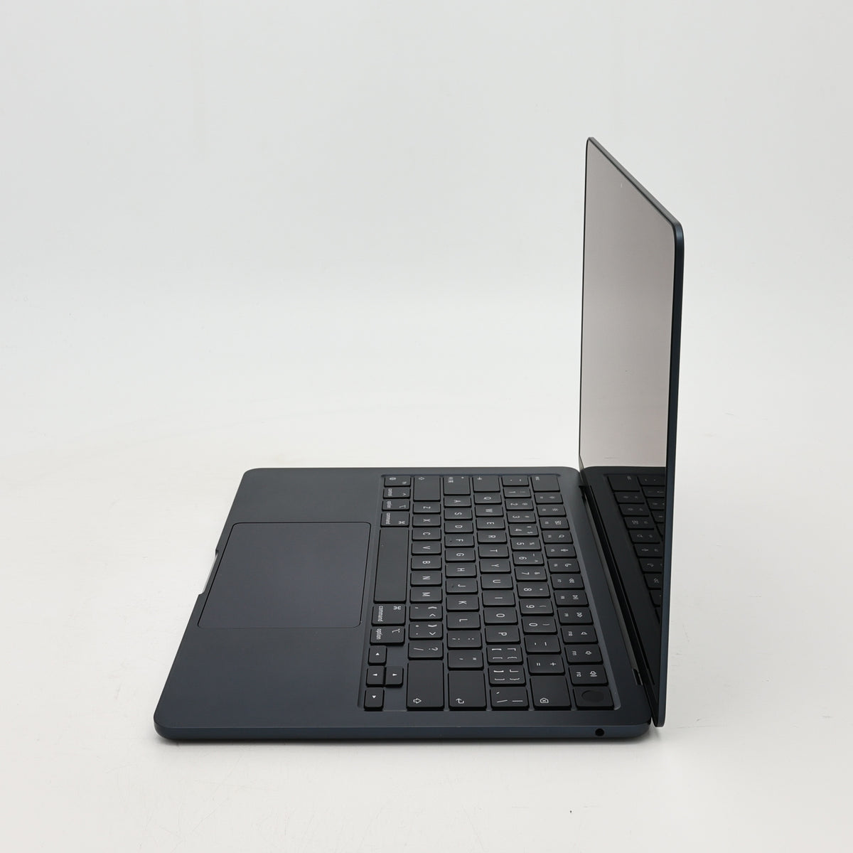 95新 Apple MacBook Air 22年 13寸 M2（8+8核） 8G RAM 256G SSD 午夜色