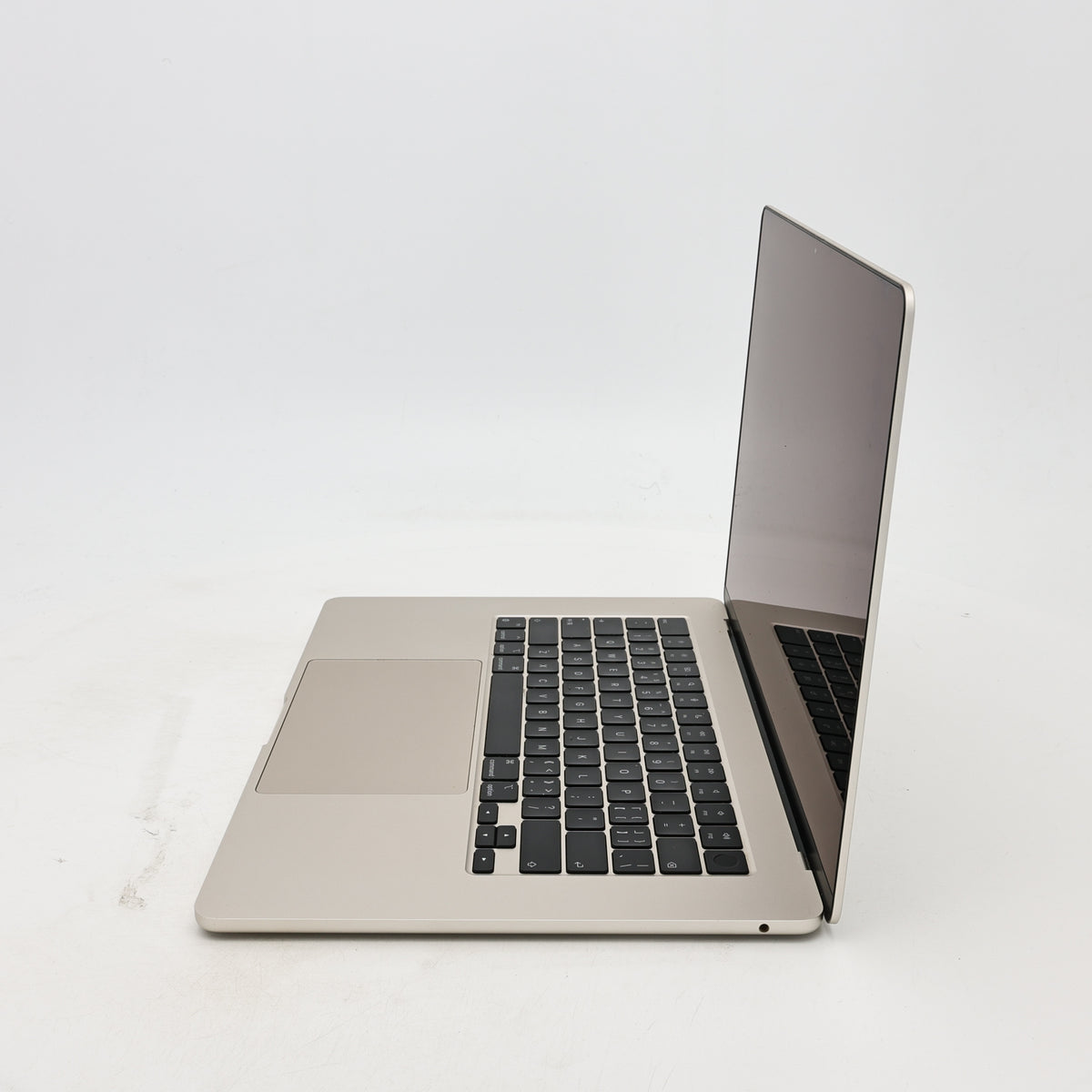 95新 Apple MacBook Air 24年 15寸 M3（8+10核） 8G RAM 256G SSD 銀色