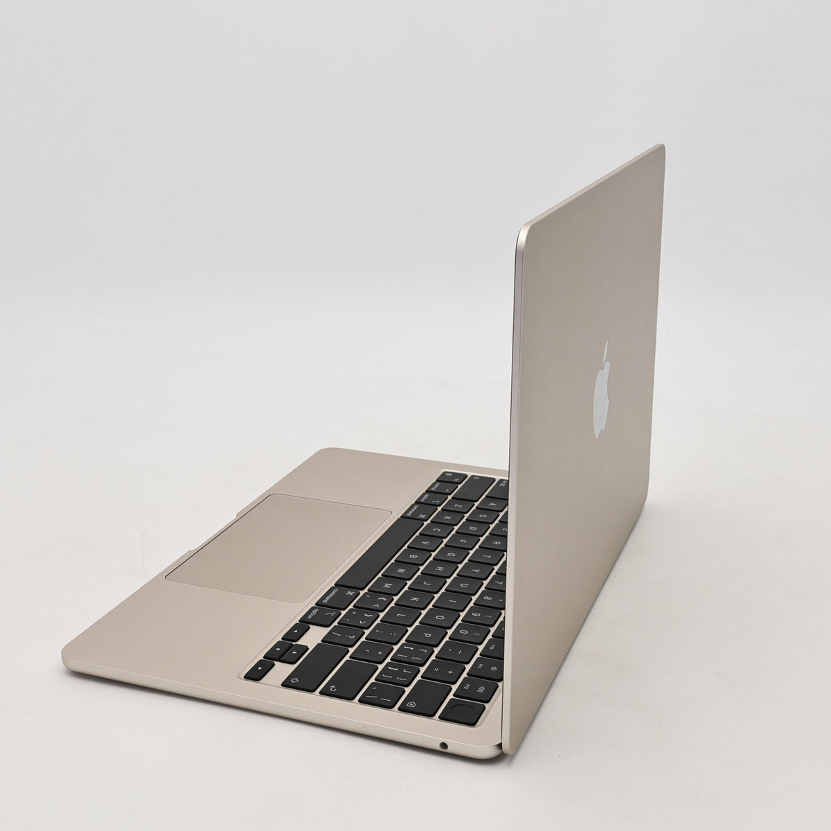 95新 Apple MacBook Air 22年 13寸 M2（8+8核） 8G RAM 256G SSD 星光色