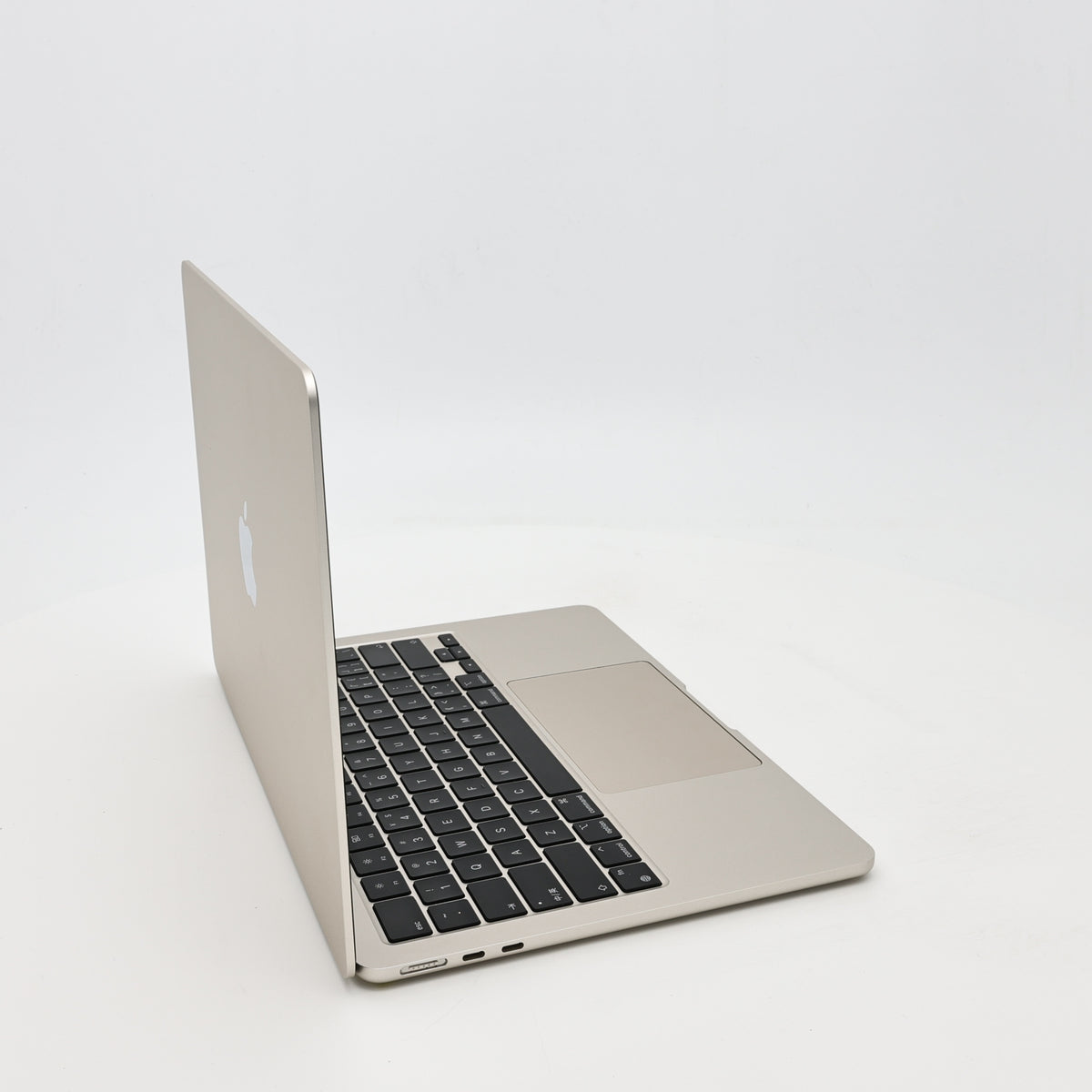 95新 Apple MacBook Air 22年 13寸 M2（8+8核） 8G RAM 256G SSD 星光色