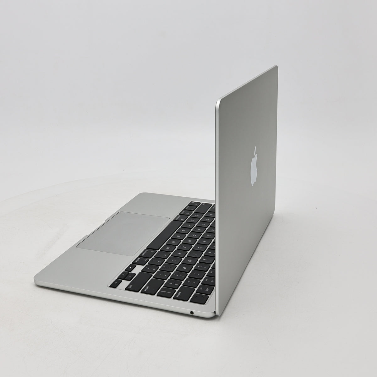 95新 Apple MacBook Air 22年 13寸 M2（8+10核） 8G RAM 512G SSD 銀色