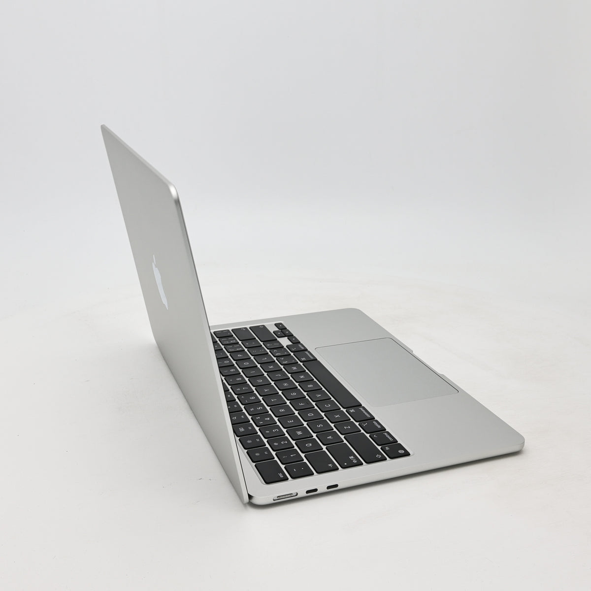 95新 Apple MacBook Air 22年 13寸 M2（8+10核） 8G RAM 512G SSD 銀色