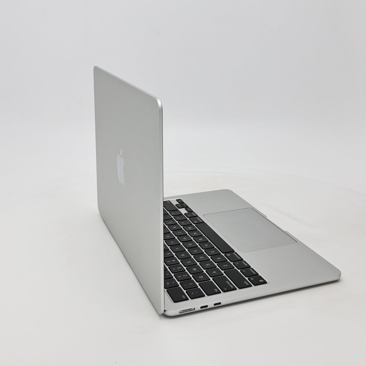 95新 Apple MacBook Air 22年 13寸 M2（8+10核） 8G RAM 512G SSD 銀色