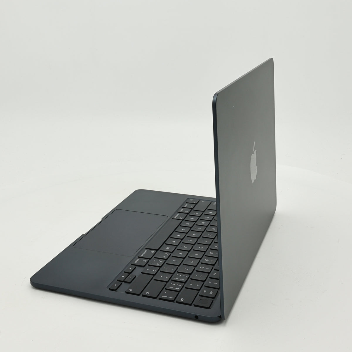 95新 Apple MacBook Air 22年 13寸 M2（8+8核） 8G RAM 256G SSD 午夜色