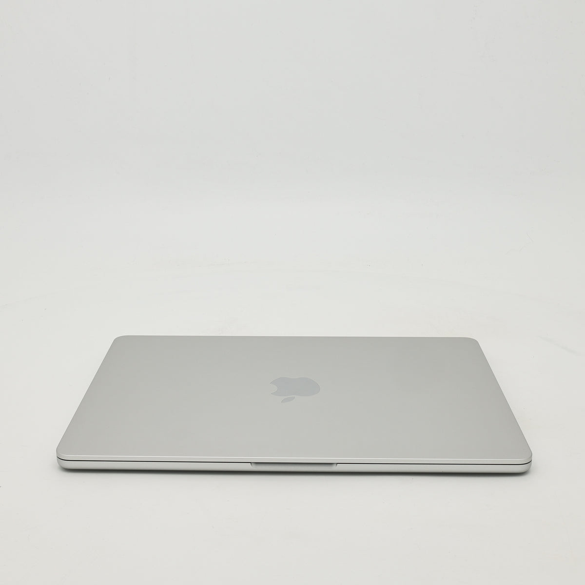 95新 Apple MacBook Air 22年 13寸 M2（8+8核） 8G RAM 256G SSD 銀色