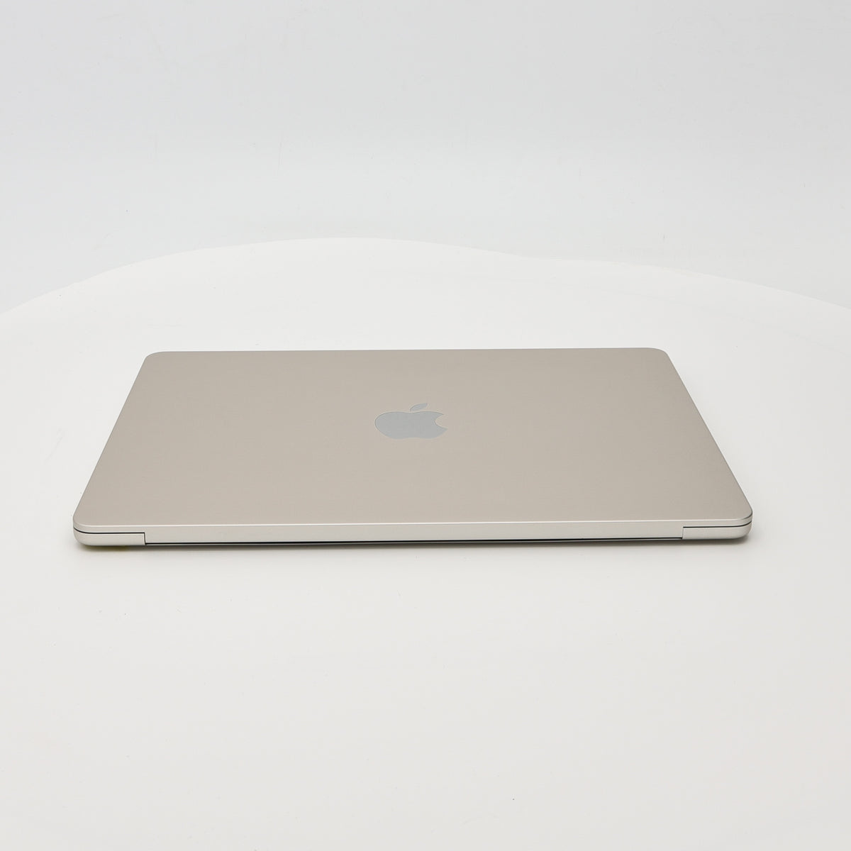 95新 Apple MacBook Air 22年 13寸 M2（8+8核） 8G RAM 256G SSD 星光色