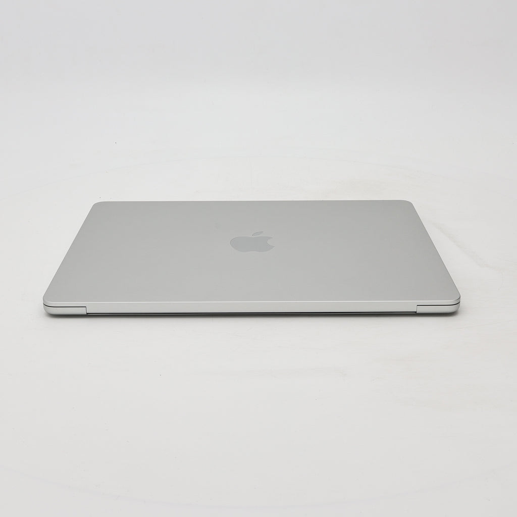 95新 Apple MacBook Air 22年 13寸 M2（8+8核） 16G RAM 256G SSD 銀色