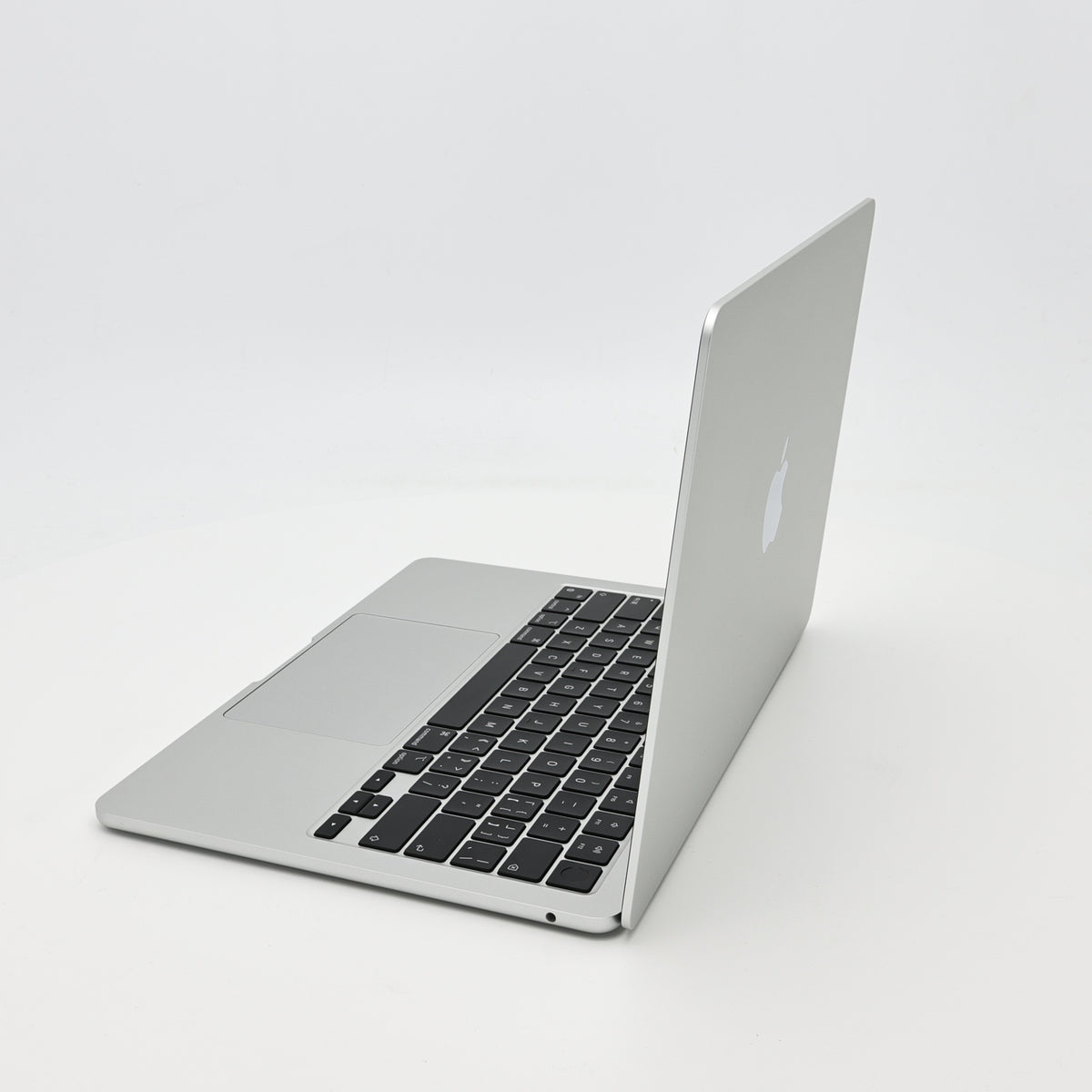 99新 Apple MacBook Air 22年 13寸 M2（8+8核） 8G RAM 256G SSD 銀色