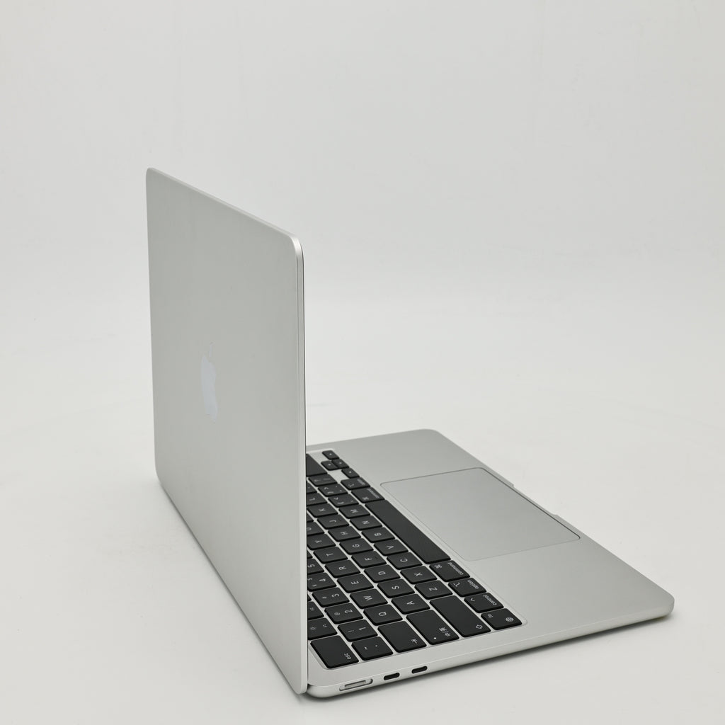 95新 Apple MacBook Air 22年 13寸 M2（8+8核） 8G RAM 256G SSD 銀色