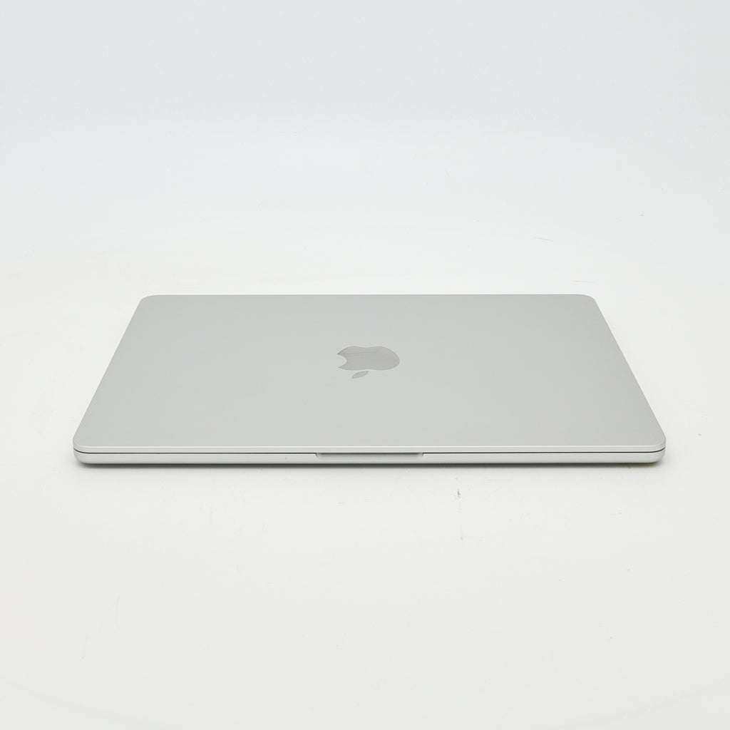 95新 Apple MacBook Air 22年 13寸 M2（8+10核） 8G RAM 512G SSD 銀色