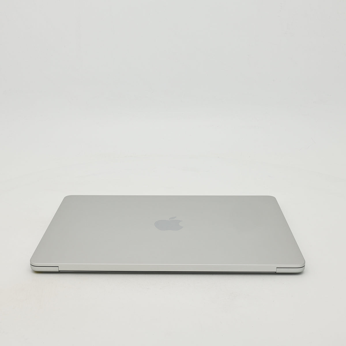 95新 Apple MacBook Air 22年 13寸 M2（8+8核） 8G RAM 256G SSD 銀色