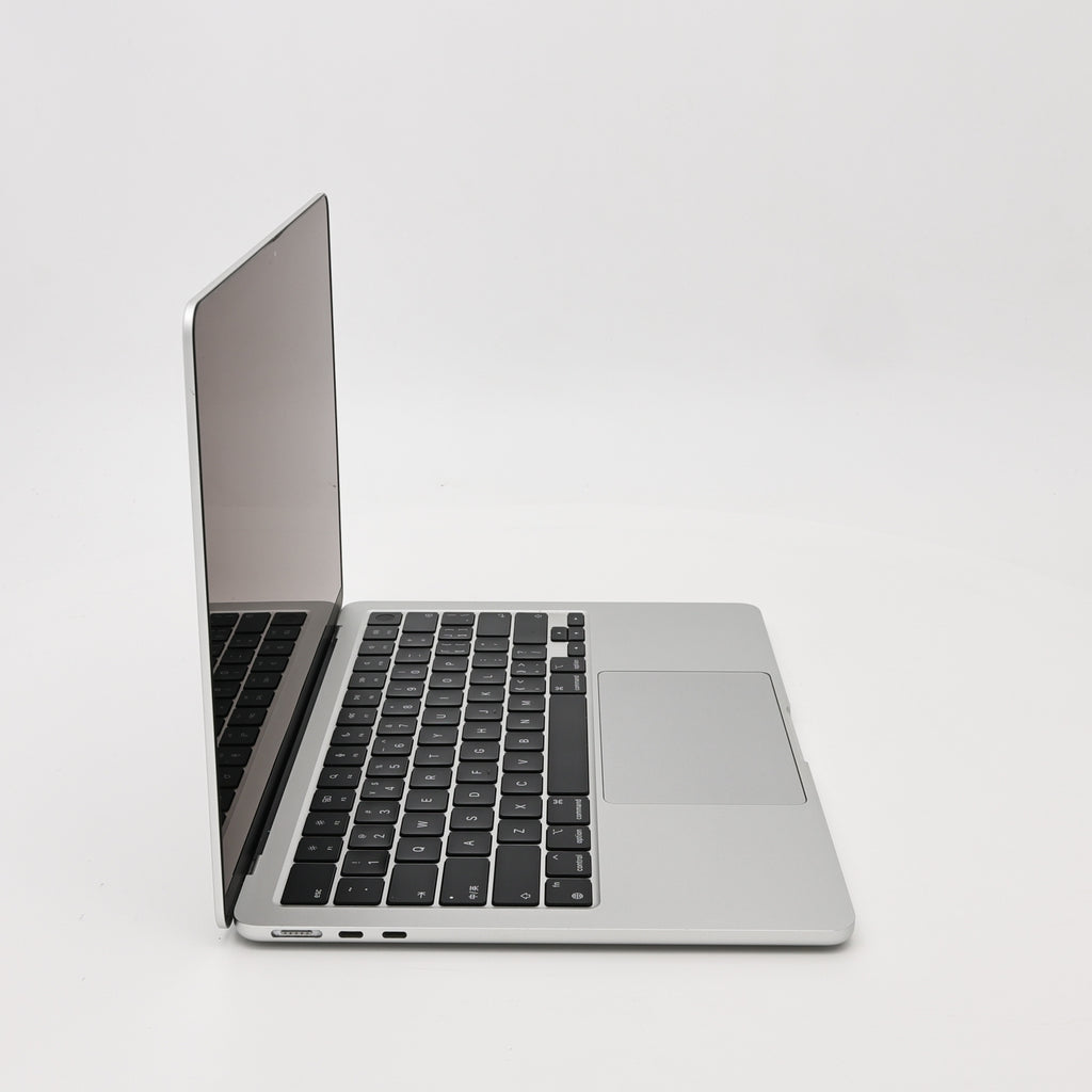 95新 Apple MacBook Air 22年 13寸 M2（8+8核） 8G RAM 256G SSD 銀色