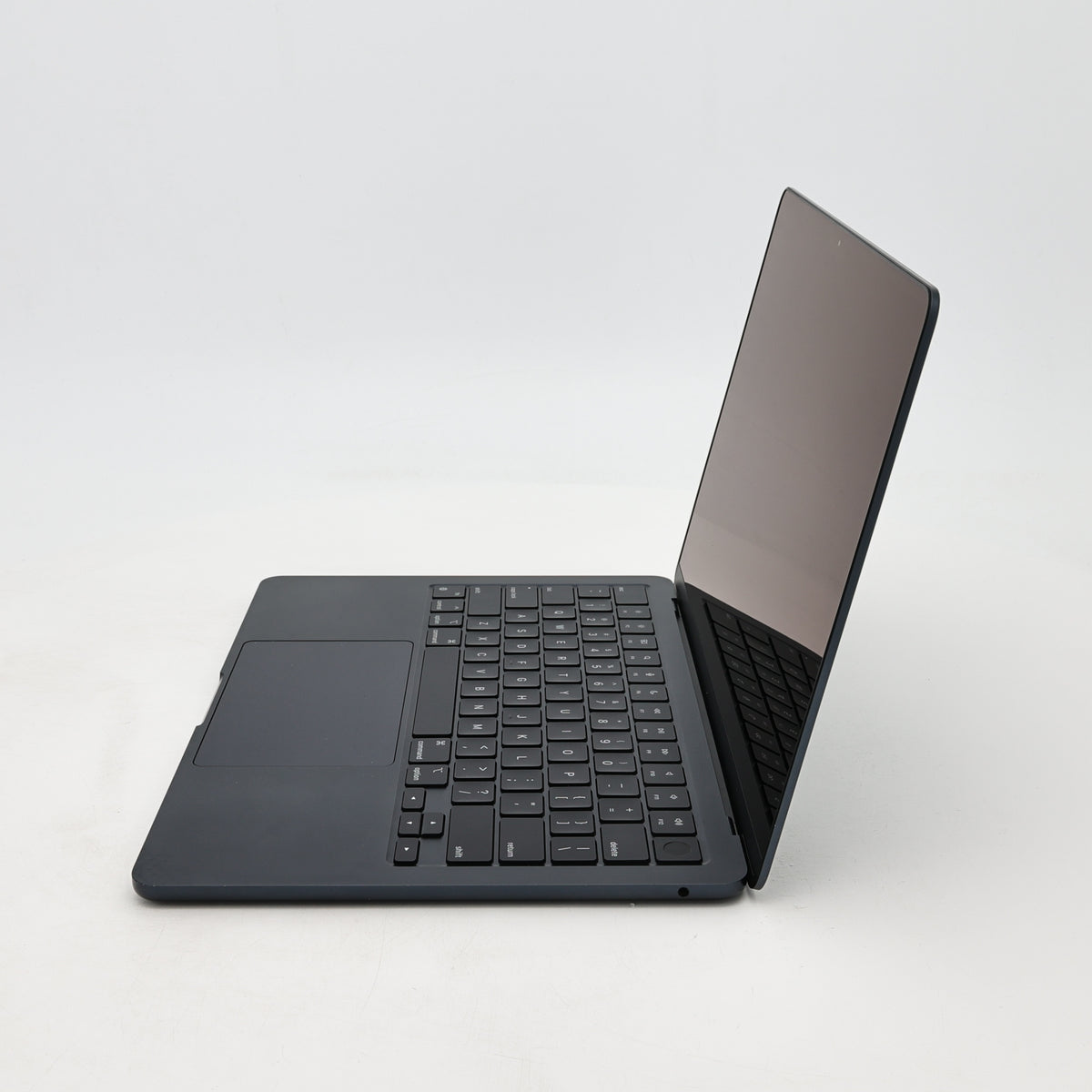 95新 Apple MacBook Air 22年 13寸 M2（8+10核） 8G RAM 512G SSD 午夜色