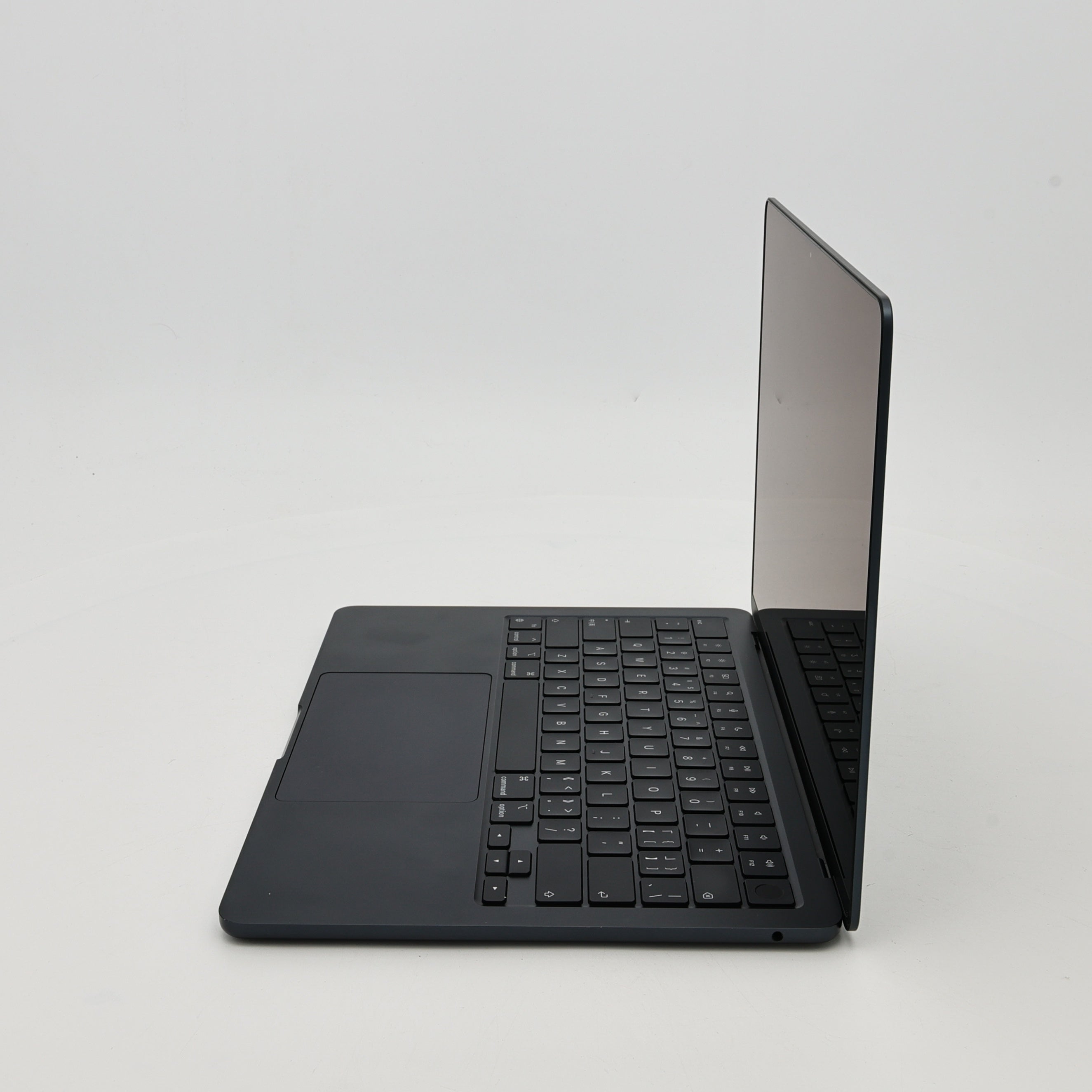 95新 Apple MacBook Air 22年 13寸 M2（8+10核） 8G RAM 512G SSD 午夜色
