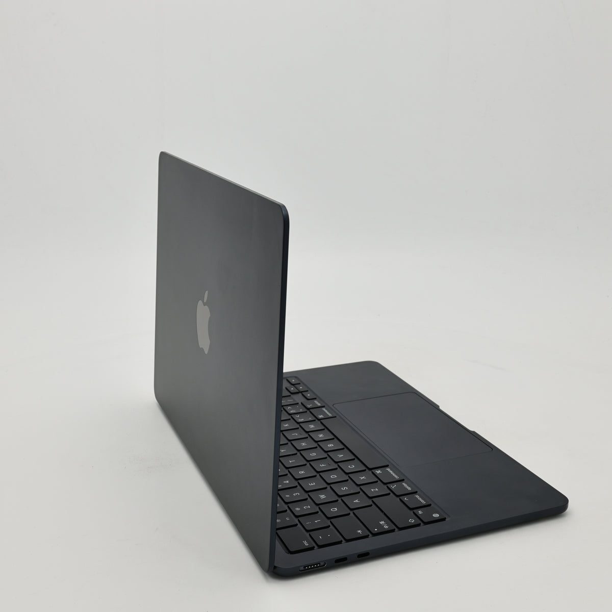 95新 Apple MacBook Air 22年 13寸 M2（8+8核） 8G RAM 256G SSD 午夜色