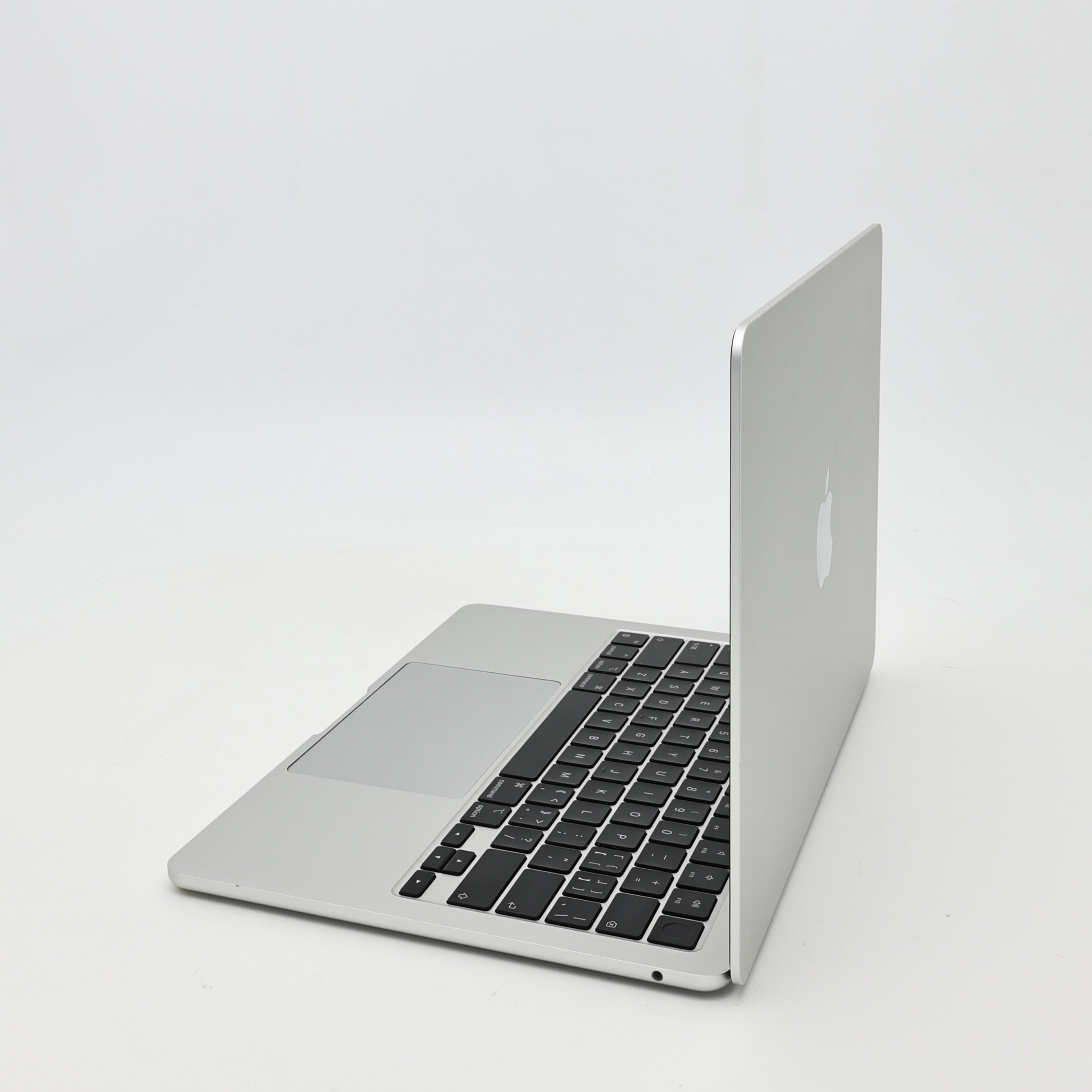 95新 Apple MacBook Air 22年 13寸 M2（8+10核） 8G RAM 512G SSD 銀色