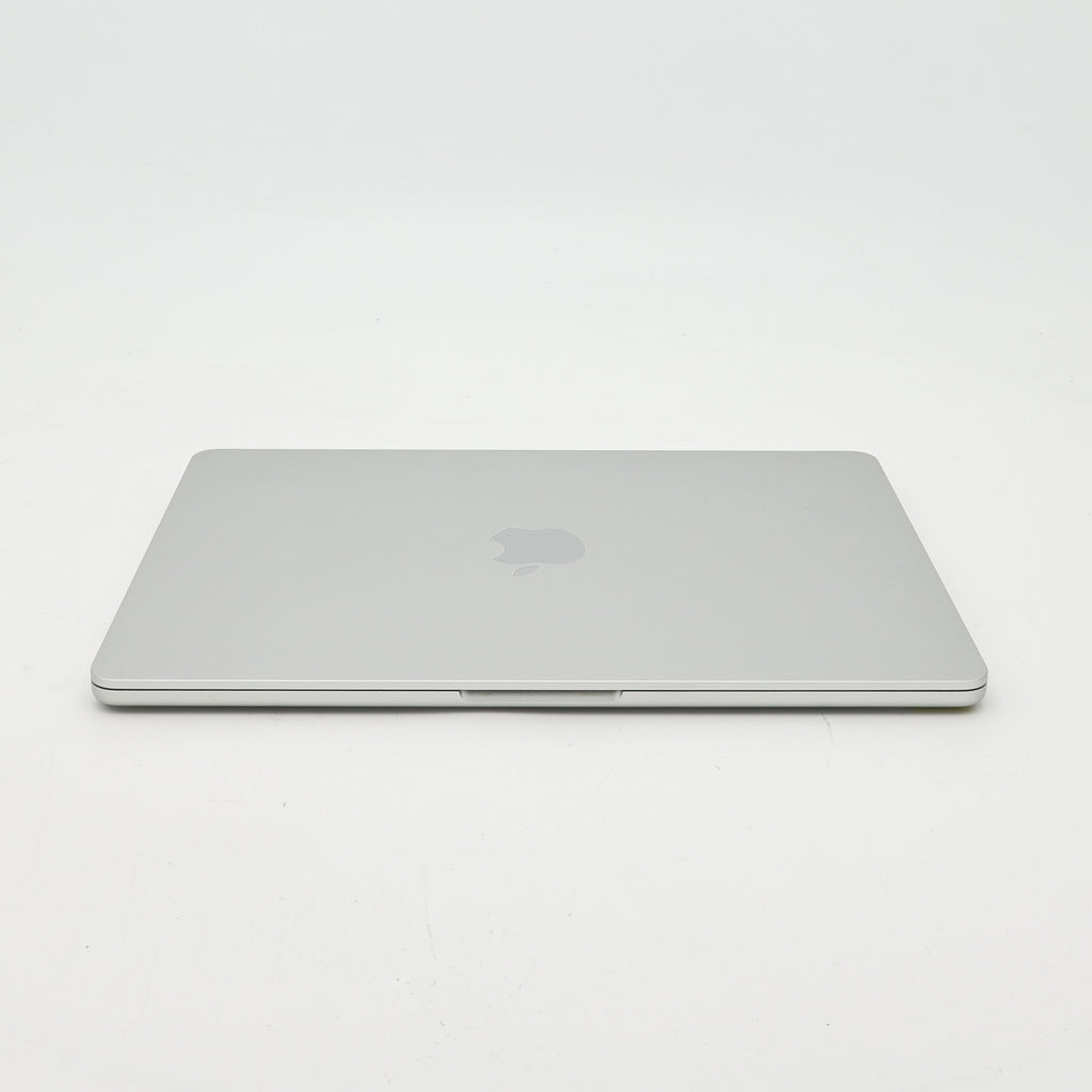 95新 Apple MacBook Air 22年 13寸 M2（8+8核） 16G RAM 256G SSD 銀色