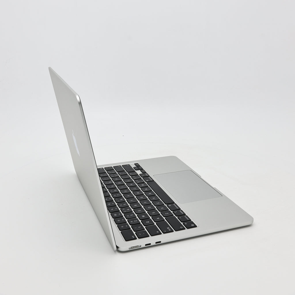 95新 Apple MacBook Air 22年 13寸 M2（8+8核） 16G RAM 256G SSD 銀色