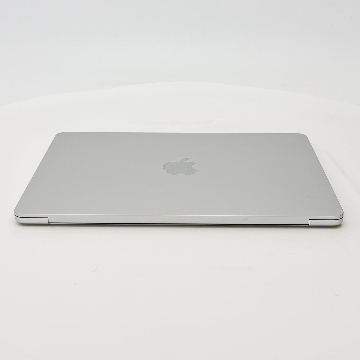 95新 Apple MacBook Air 22年 13寸 M2（8+10核） 8G RAM 512G SSD 銀色