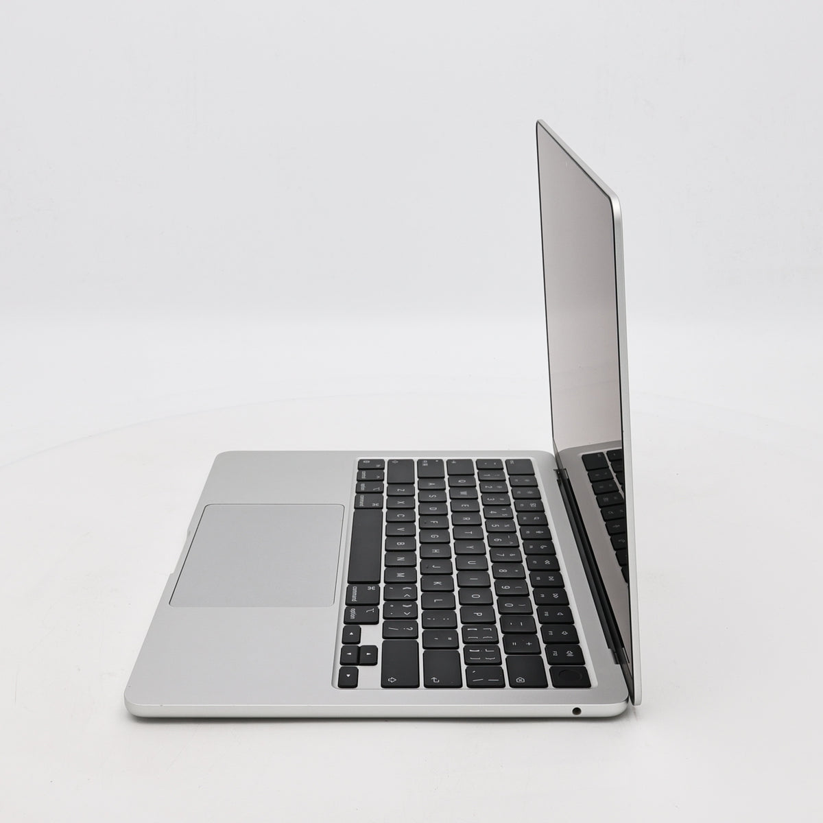 95新 Apple MacBook Air 22年 13寸 M2（8+8核） 16G RAM 256G SSD 銀色