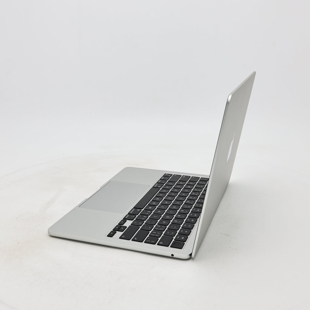95新 Apple MacBook Air 22年 13寸 M2（8+8核） 8G RAM 256G SSD 銀色