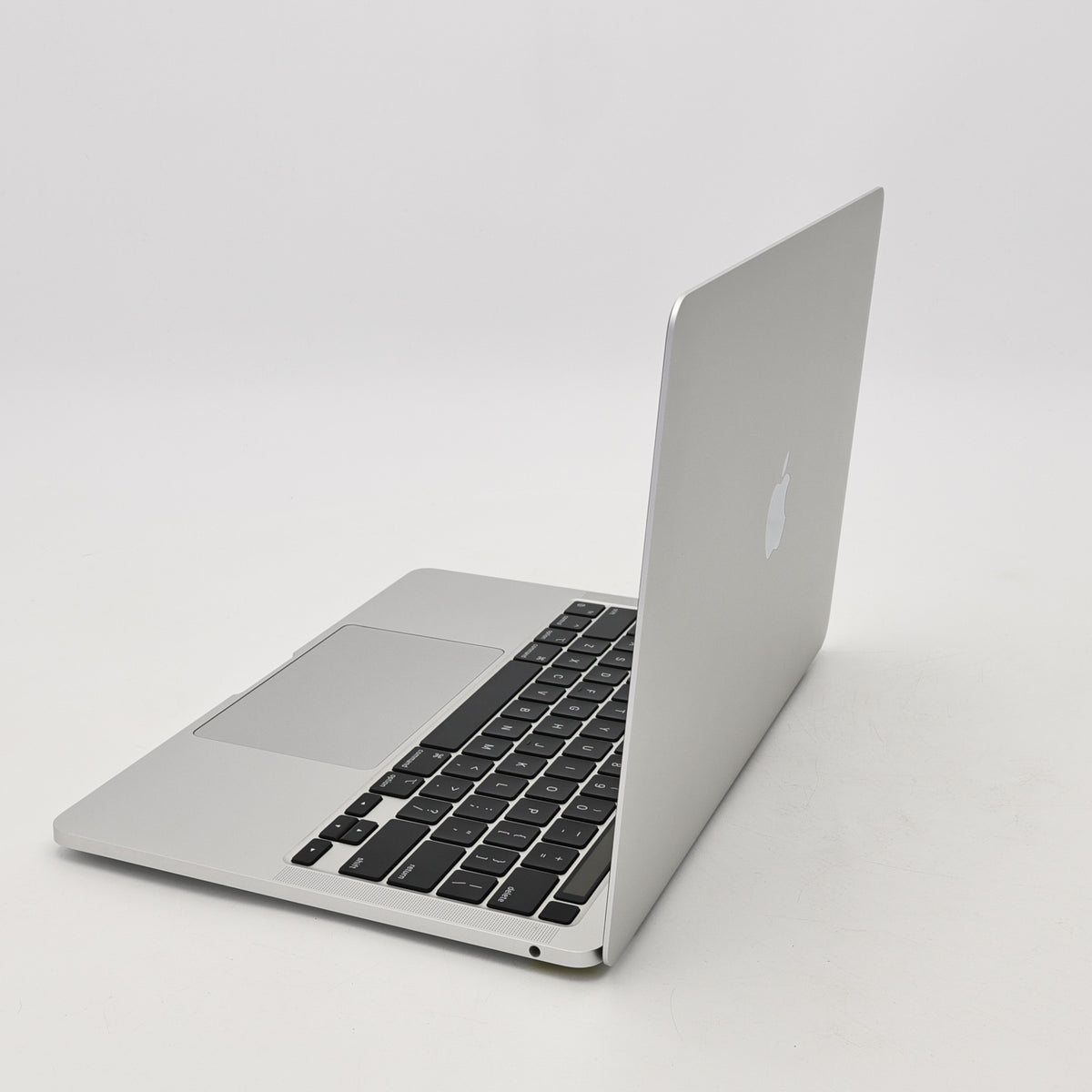 95新 Apple MacBook Pro 22年 13寸 M2（8+10核） 8G RAM 512G SSD 銀色
