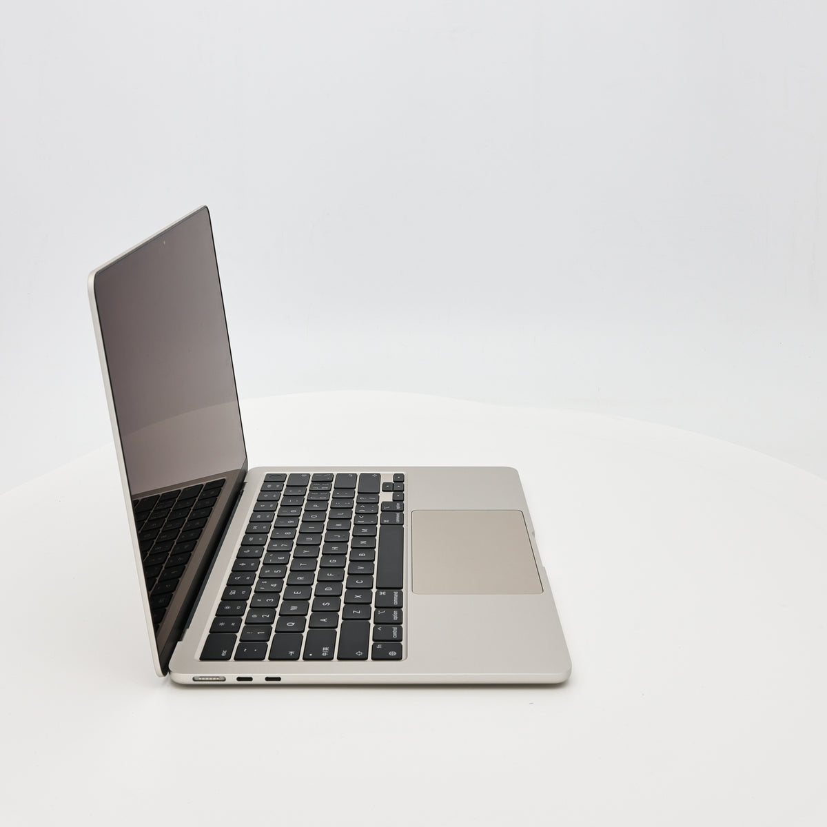 95新 Apple MacBook Air 22年 13寸 M2（8+8核） 8G RAM 256G SSD 星光色