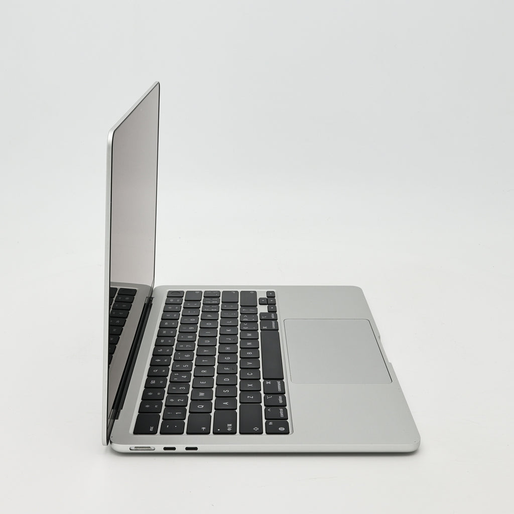95新 Apple MacBook Air 22年 13寸 M2（8+8核） 16G RAM 256G SSD 銀色