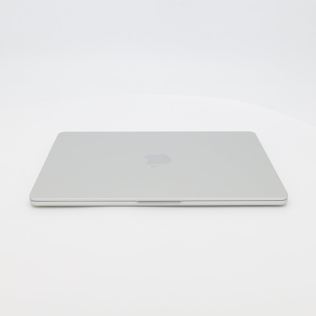 95新 Apple MacBook Air 22年 13寸 M2（8+10核） 8G RAM 512G SSD 銀色