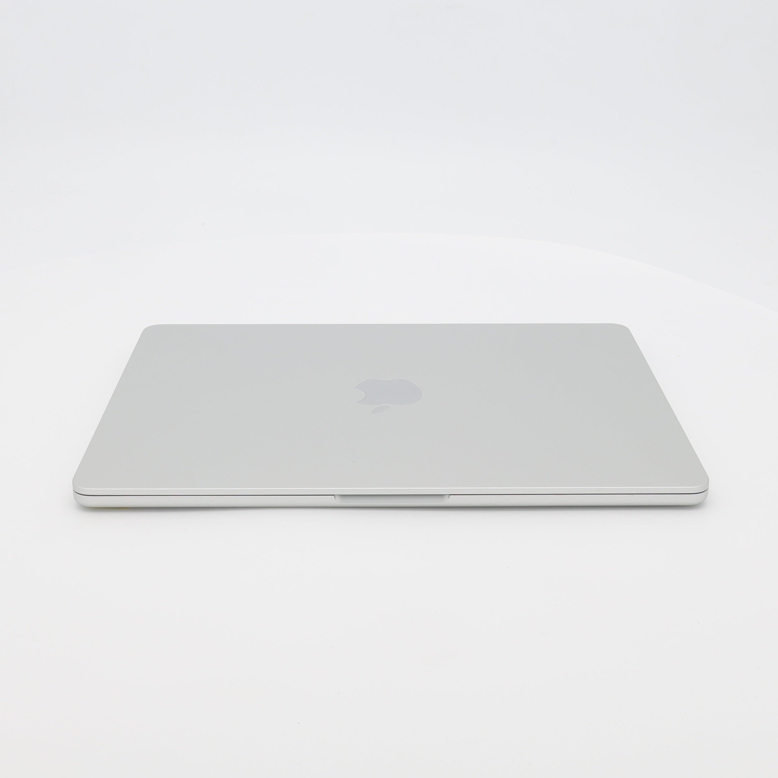 95新 Apple MacBook Air 22年 13寸 M2（8+10核） 8G RAM 512G SSD 銀色