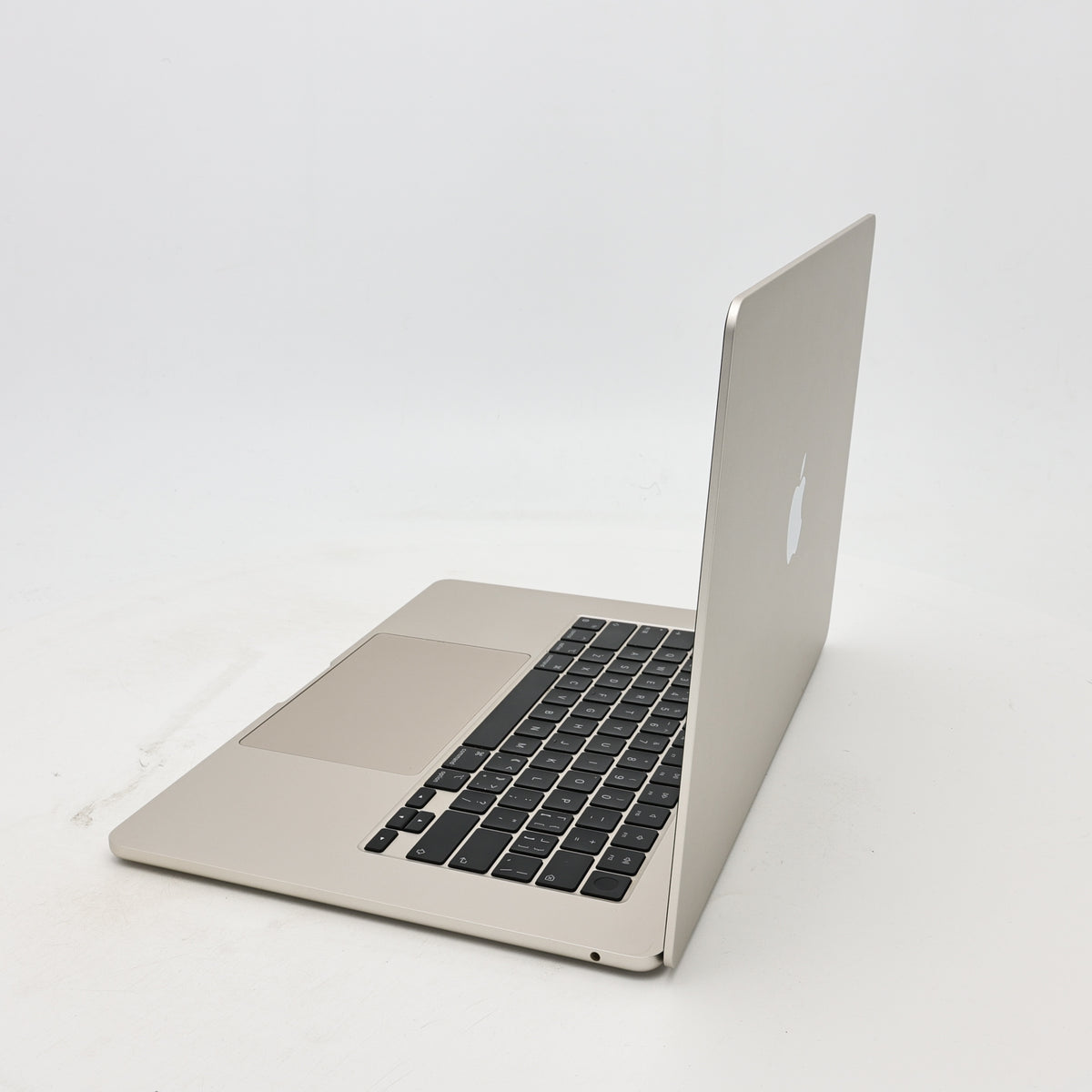 95新 Apple MacBook Air 24年 15寸 M3（8+10核） 8G RAM 256G SSD 銀色